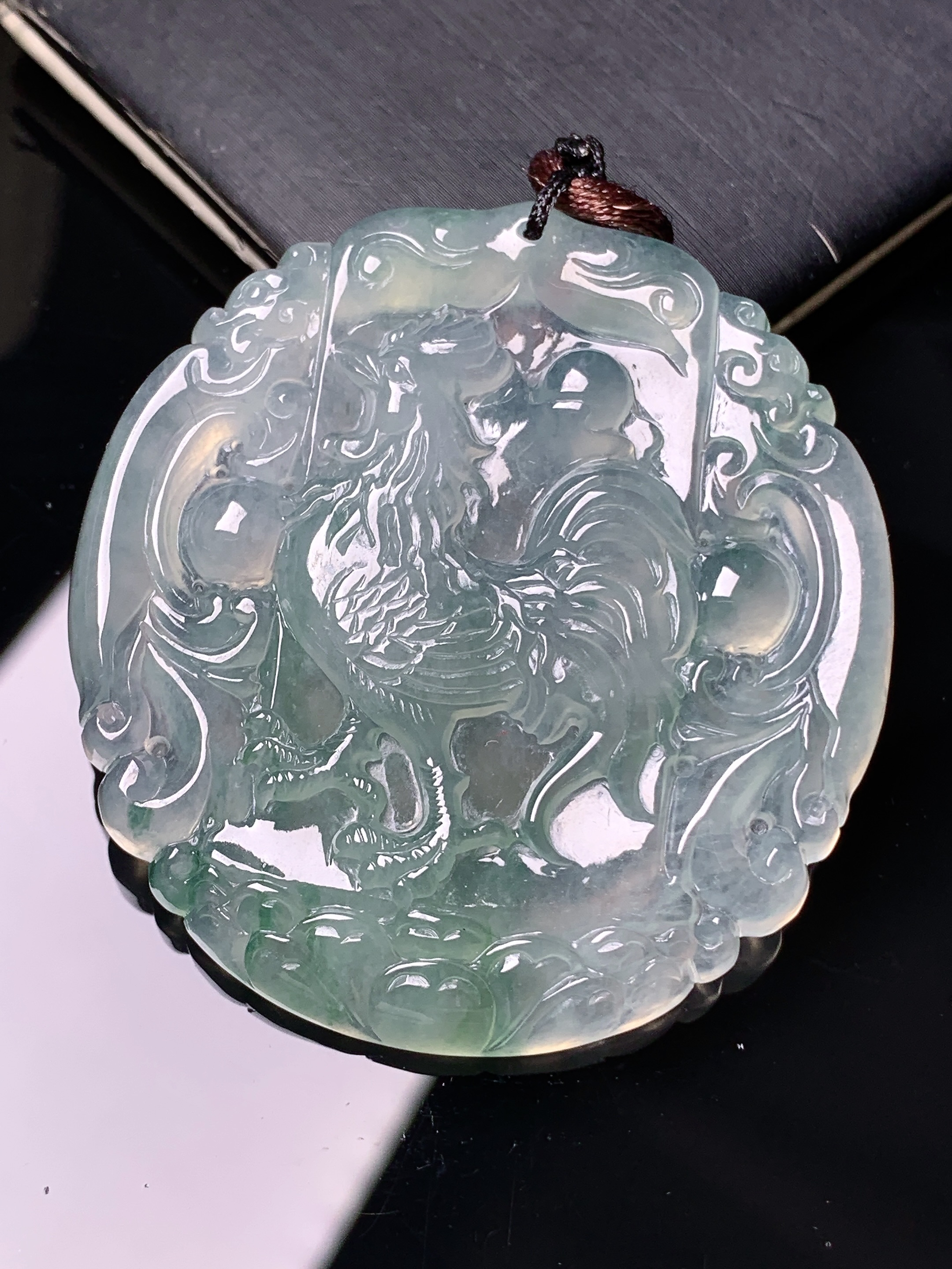 冰种生肖鸡吊坠 玉质细腻 色泽艳丽清新 水润亮眼 整体尺寸47.2*44.6*5.2 2x
