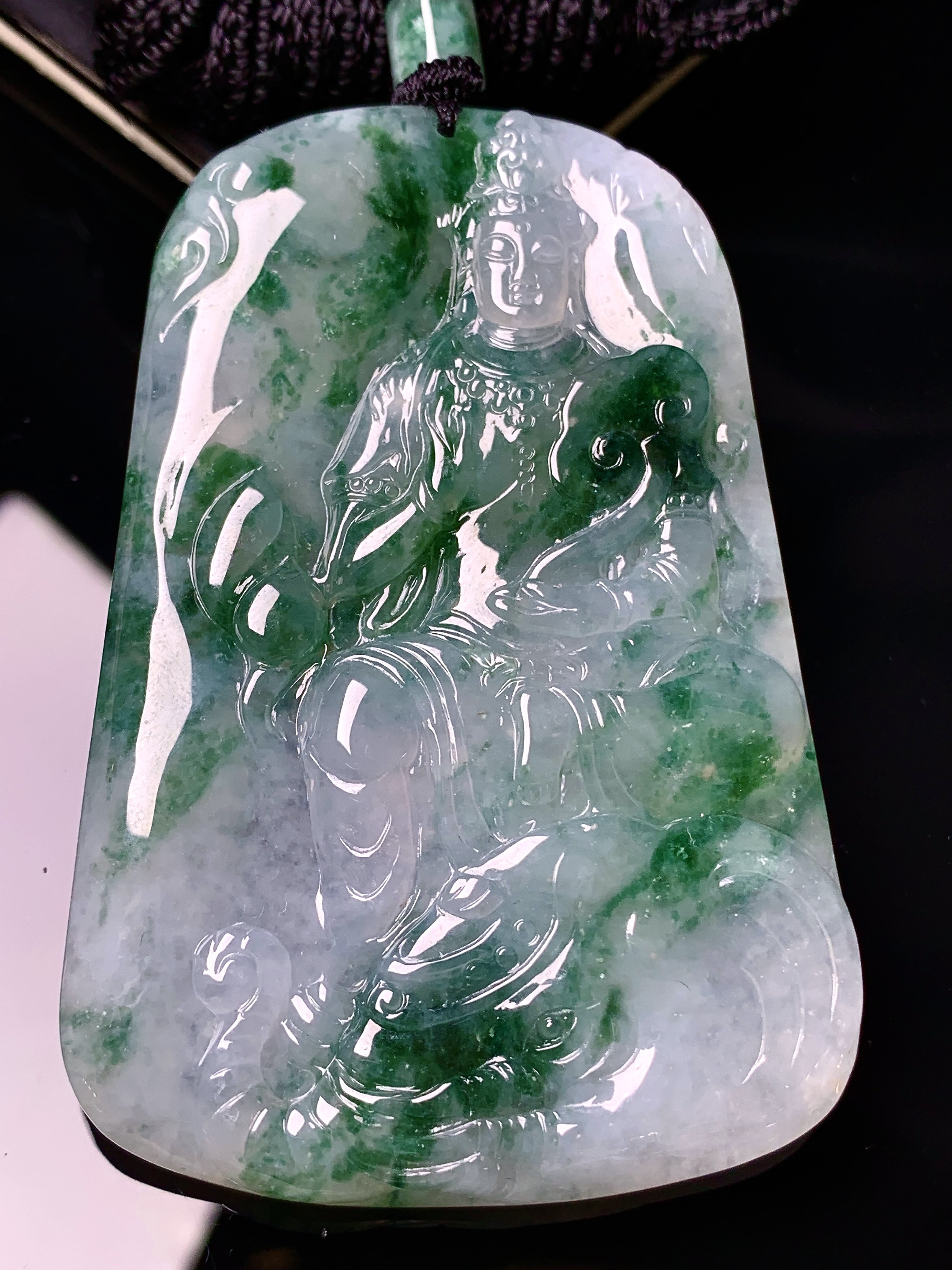 飘绿普贤观音菩萨吊坠 玉质细腻 色泽艳丽清新 水润亮眼 整体尺寸68.2*45.6*5.8 L1