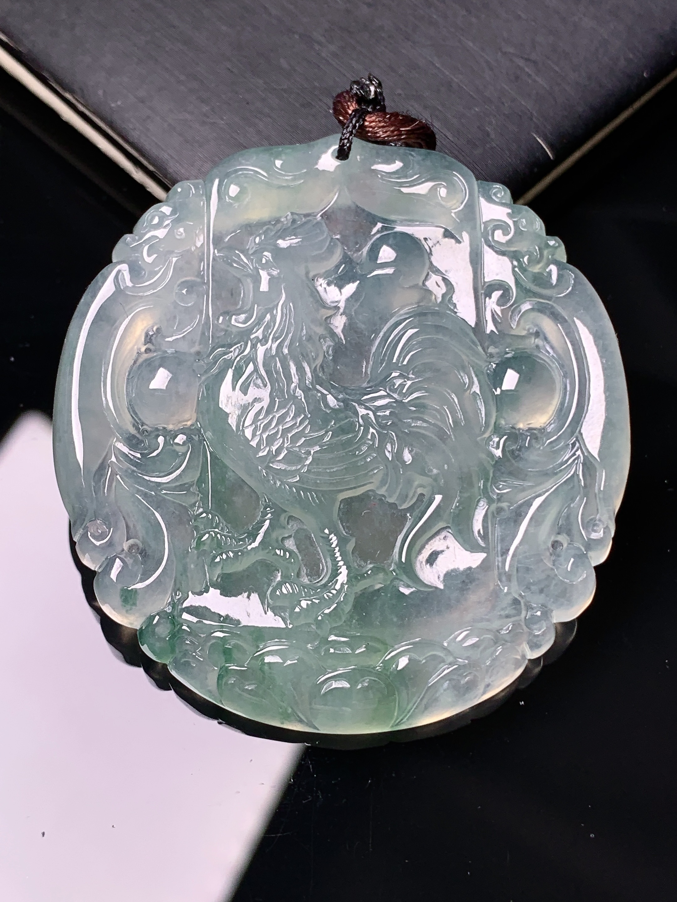 冰种生肖鸡吊坠 玉质细腻 色泽艳丽清新 水润亮眼 整体尺寸47.2*44.6*5.2 2x