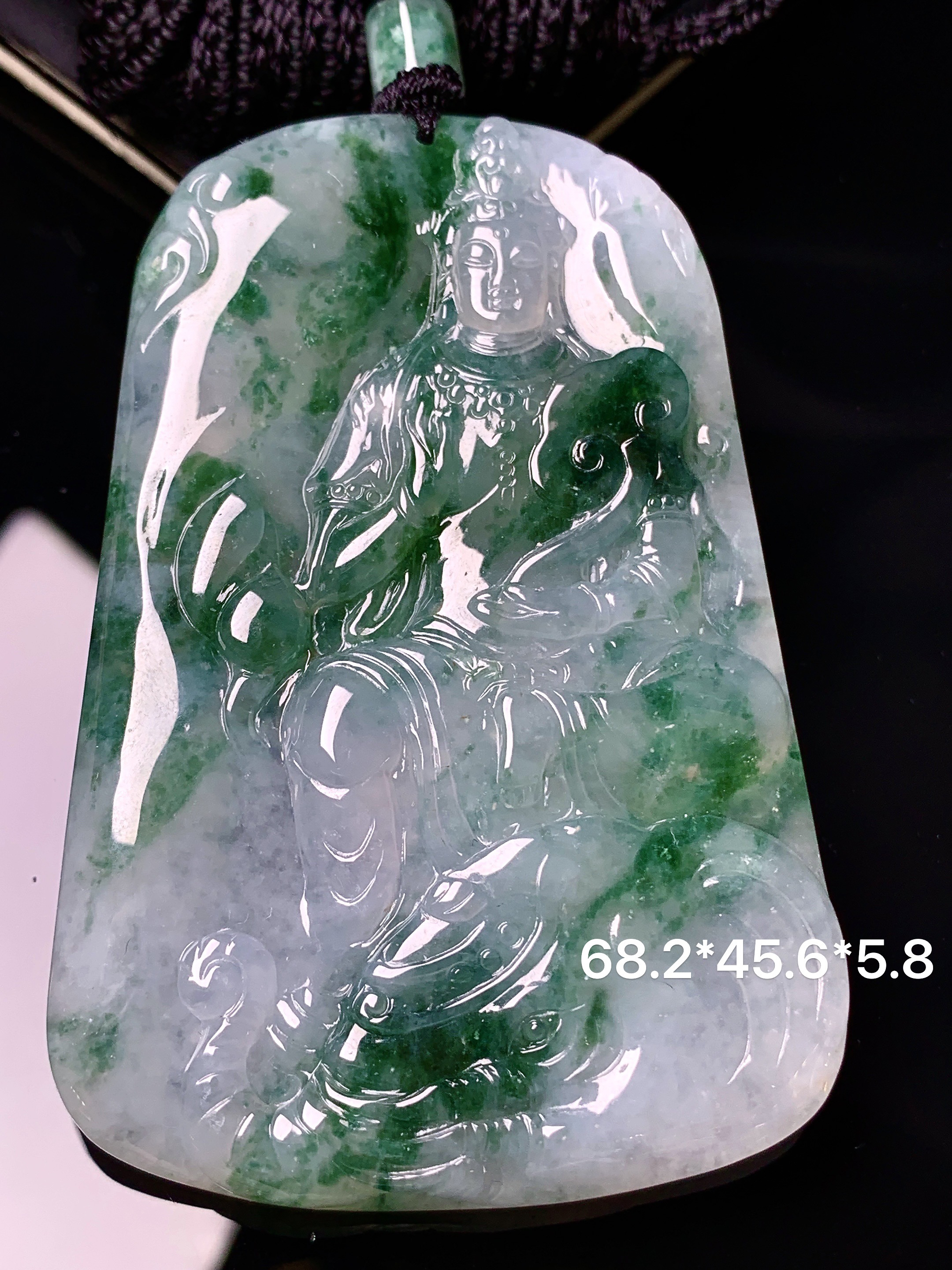 飘绿普贤观音菩萨吊坠 玉质细腻 色泽艳丽清新 水润亮眼 整体尺寸68.2*45.6*5.8 L1