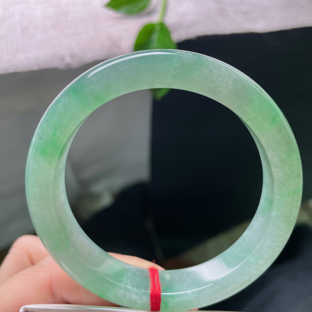 57/12.5/9，冰绿正圈，水头好，种老，腕间的绿野仙踪，灿若盛夏，晶体，无裂，ss58886a