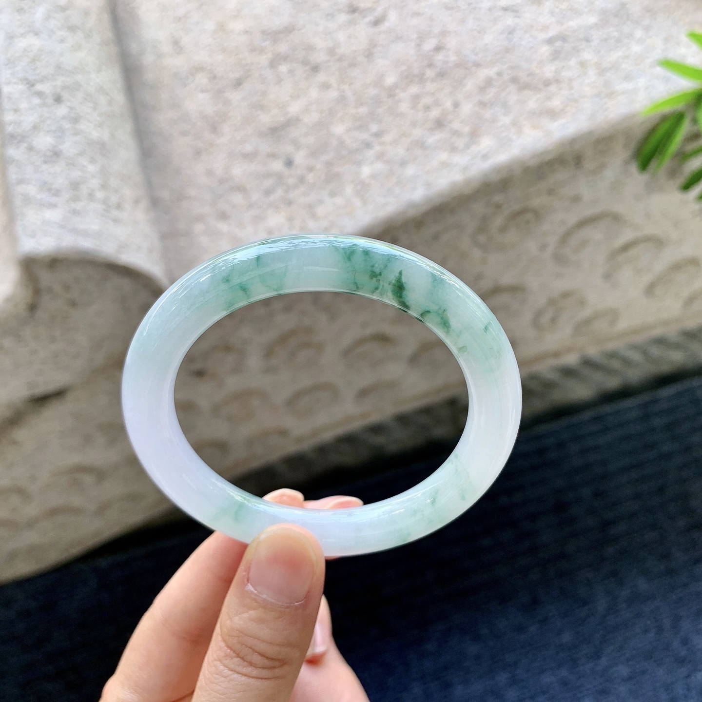 圆条53 54 圈口54.2/9/9.2 编码AD091308 糯冰飘花，水润，种老，细腻，无裂