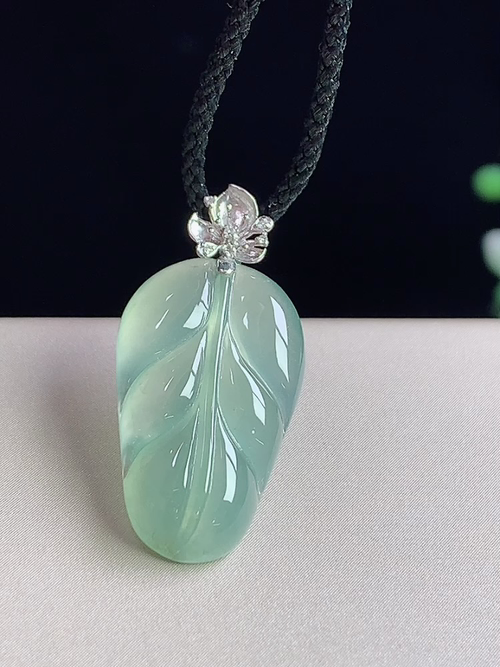18k金镶冰晴树叶，无裂，尺寸21.5-13-4.4mm，j12pa09