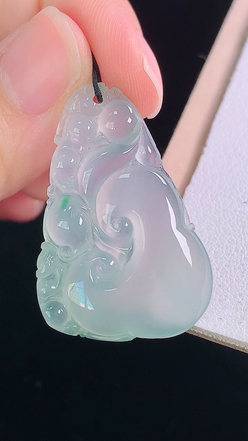 冰飘绿如意，无裂 尺寸:33.7-22.8-4.8mm 10