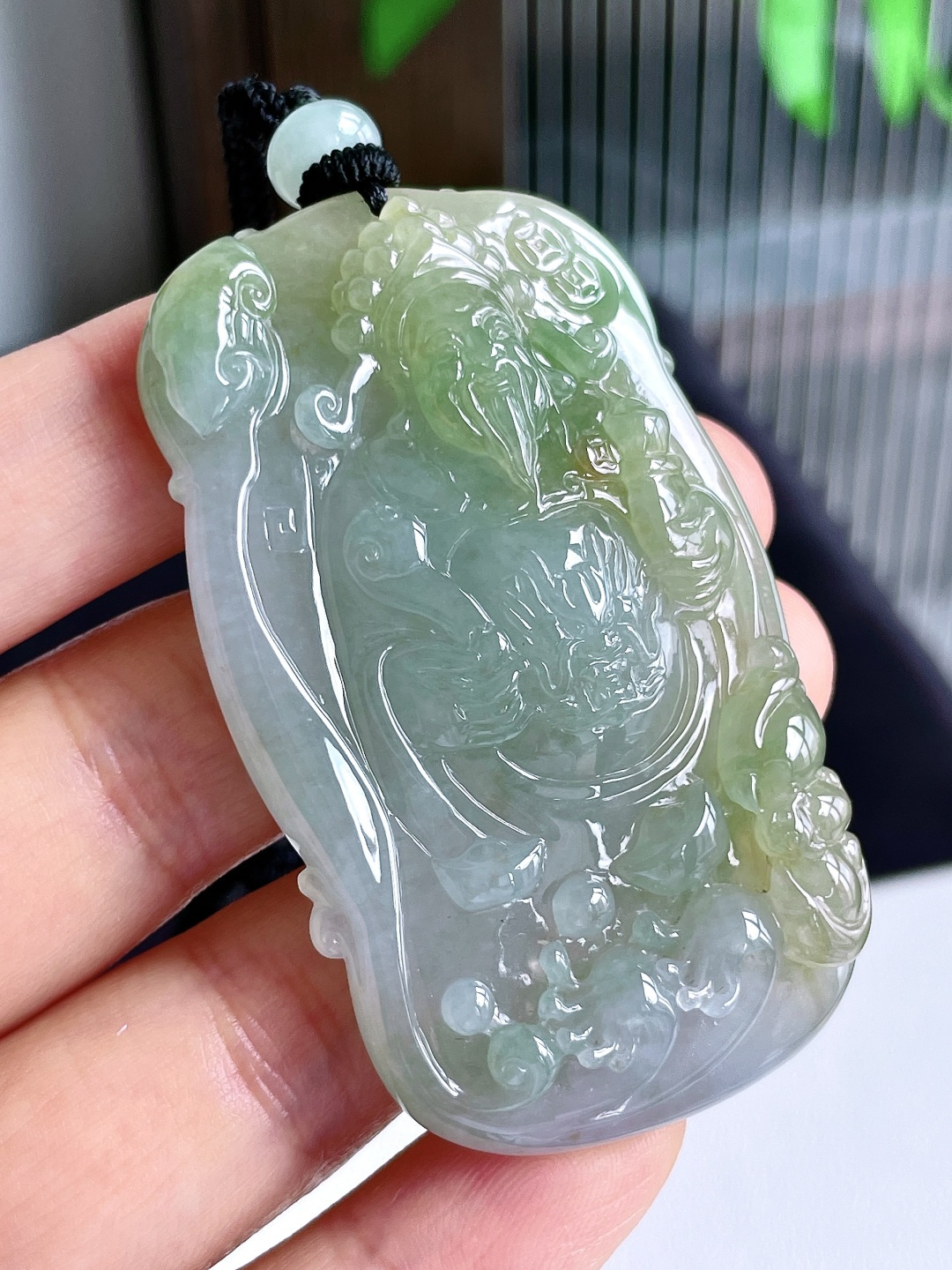【裸石】冰飘黄翡财神爷牌子吊坠【说明】缅甸 无裂 性比高 超厚 飘花【尺寸】62-37.8-10.8【重量】47.4克