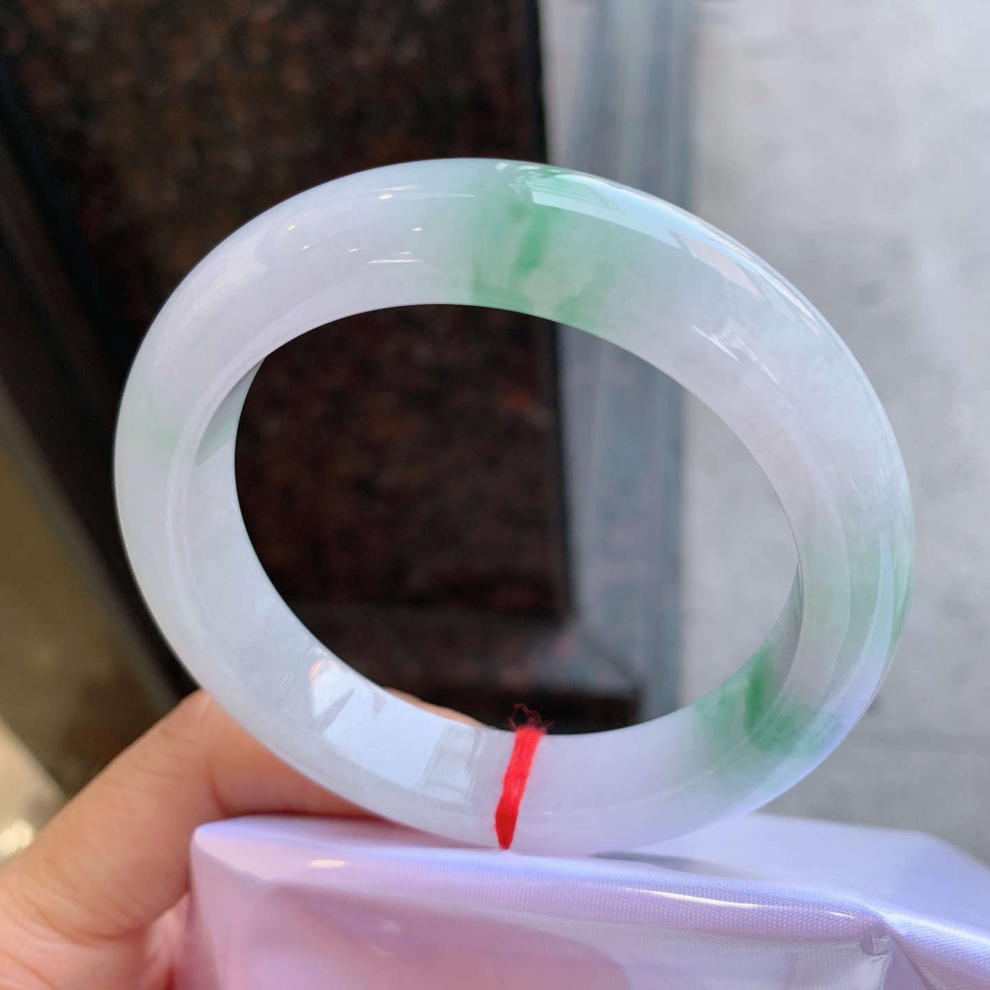 正圈飘绿 微细纹 尺寸：57.5/12.6/9.3 版型好