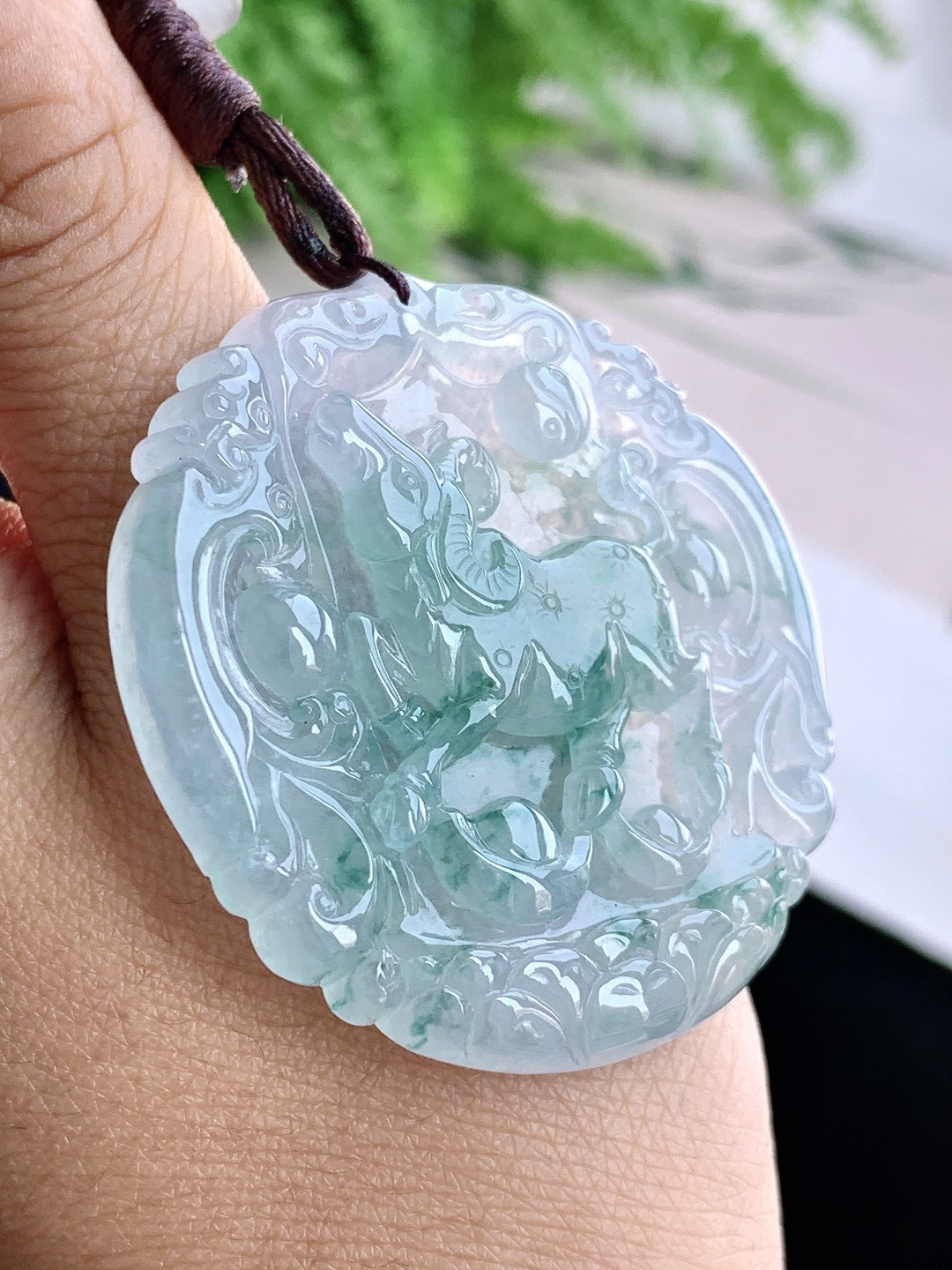 【裸石】️冰飘花生肖牛牌吊坠【说明】缅甸 性比高 厚装【尺寸】46.5-44.2-6.2【重量】23.7克