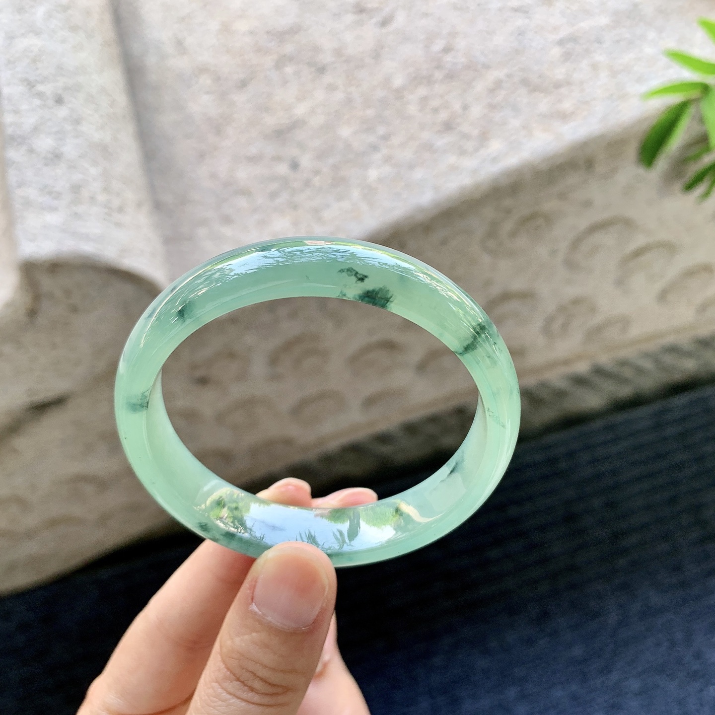 正圈53 54 圈口54.8/12.7/6.2 编码GL091338 糯冰飘花，水润，种老，细腻，打灯有纹线