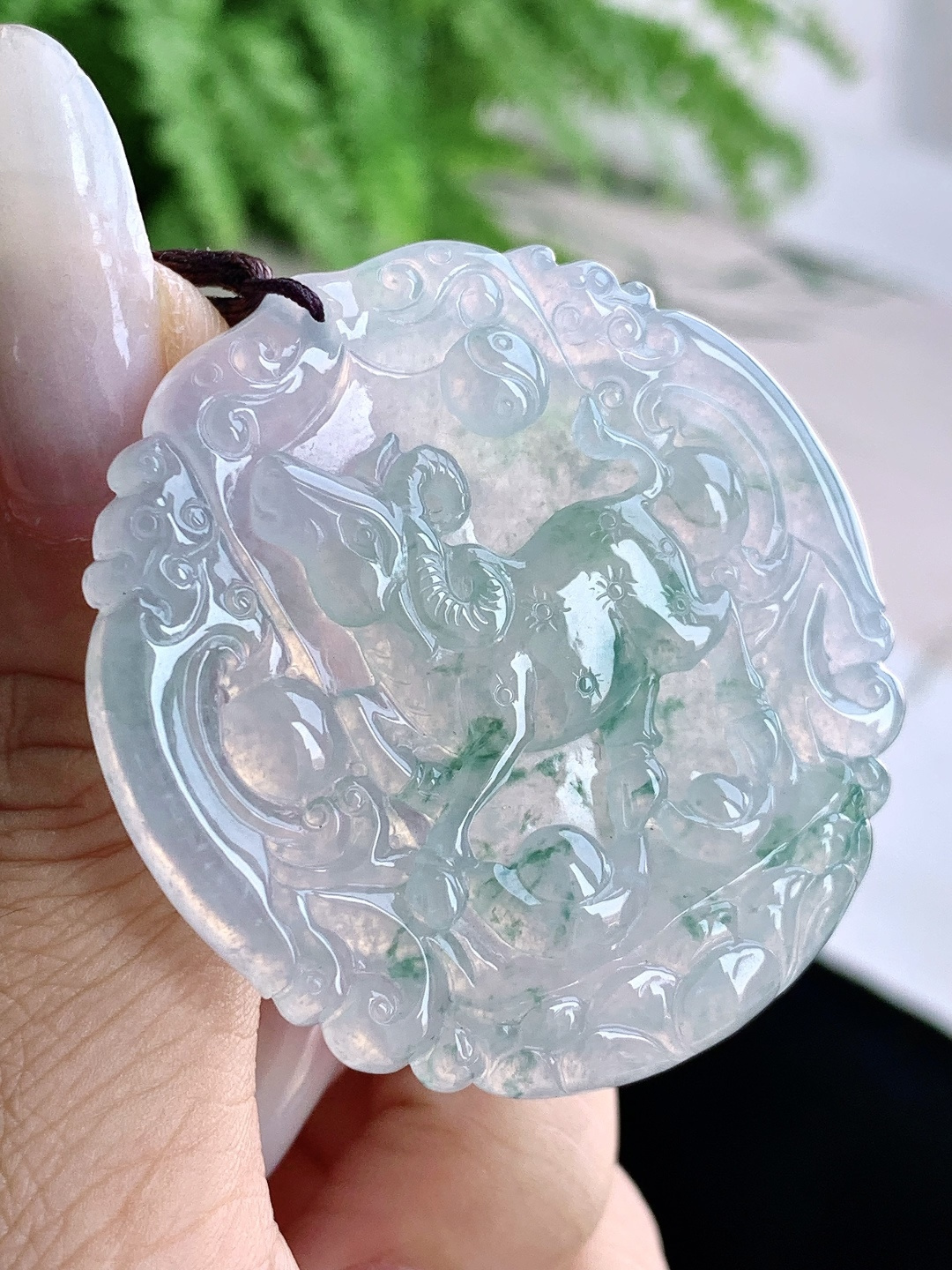 【裸石】️冰飘花生肖牛牌吊坠【说明】缅甸 性比高 厚装【尺寸】46.5-44.2-6.2【重量】23.7克