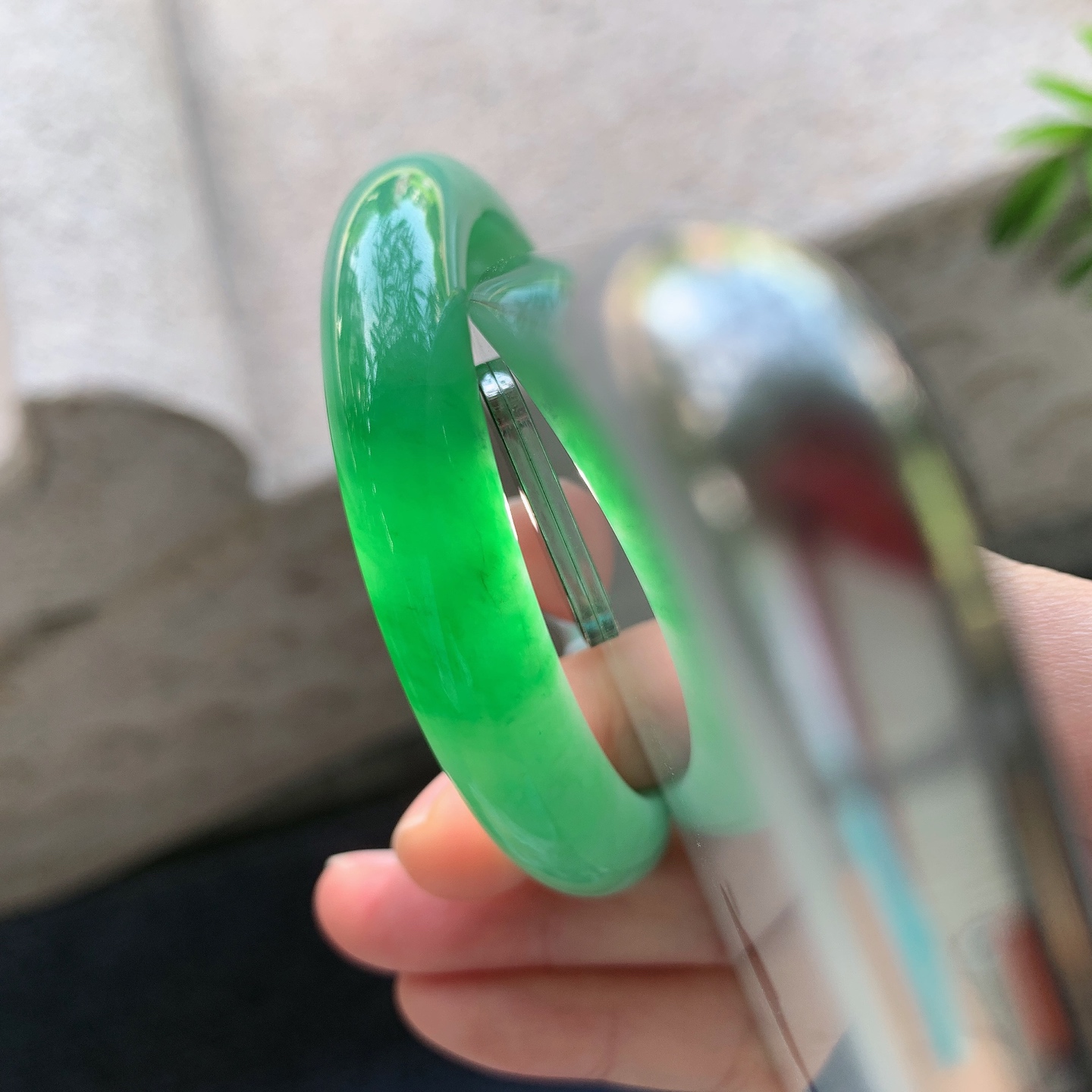正圈53 54 圈口54.7/11.3/8 编码W6091322 辣绿，水润，种老，细腻，打灯有纹线