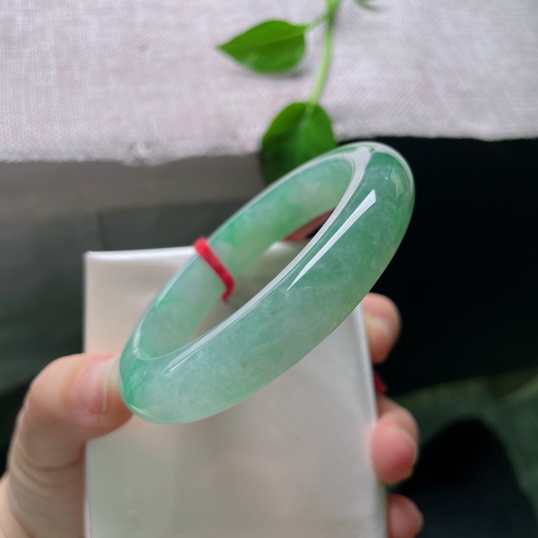 57/12.5/9，冰绿正圈，水头好，种老，腕间的绿野仙踪，灿若盛夏，晶体，无裂，ss58886a