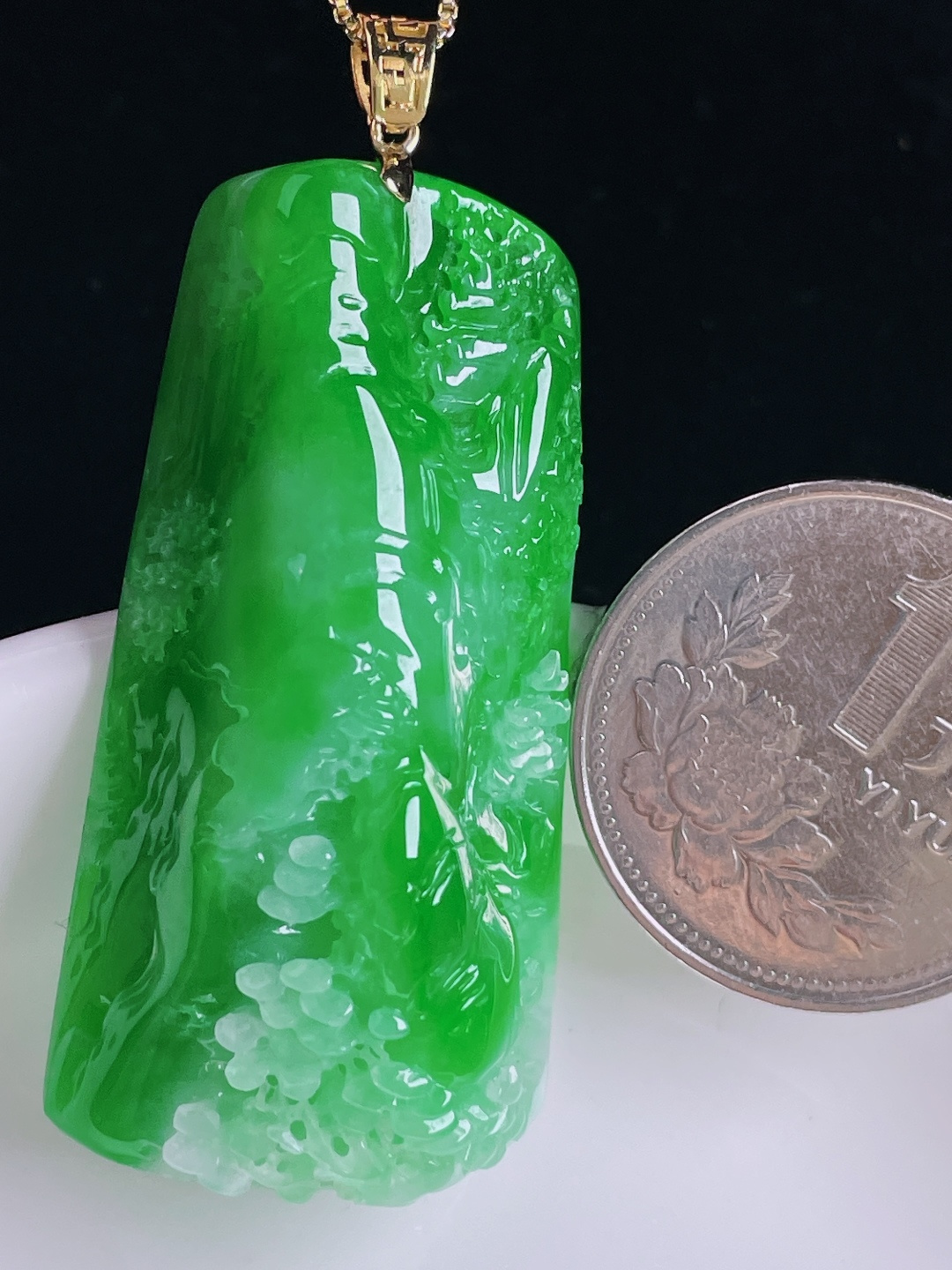 辣绿山水牌，老种起光，细底通透，尺寸：52.6裸石45.4/23.3/11.8mm0912