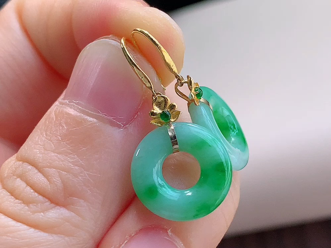 ️ 18K金伴钻甜甜圈耳环，无裂，尺寸取一26.7/13.2-2.8mm，包A附证书