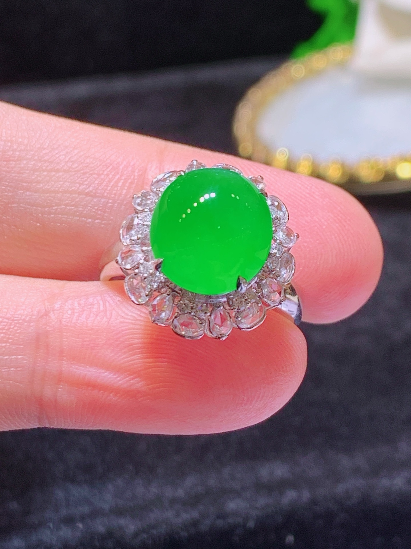 ️翡翠A货 满绿蛋面戒指 18k金镶嵌，冰润细腻，佩戴效果出众，16.6-15.7-12.8