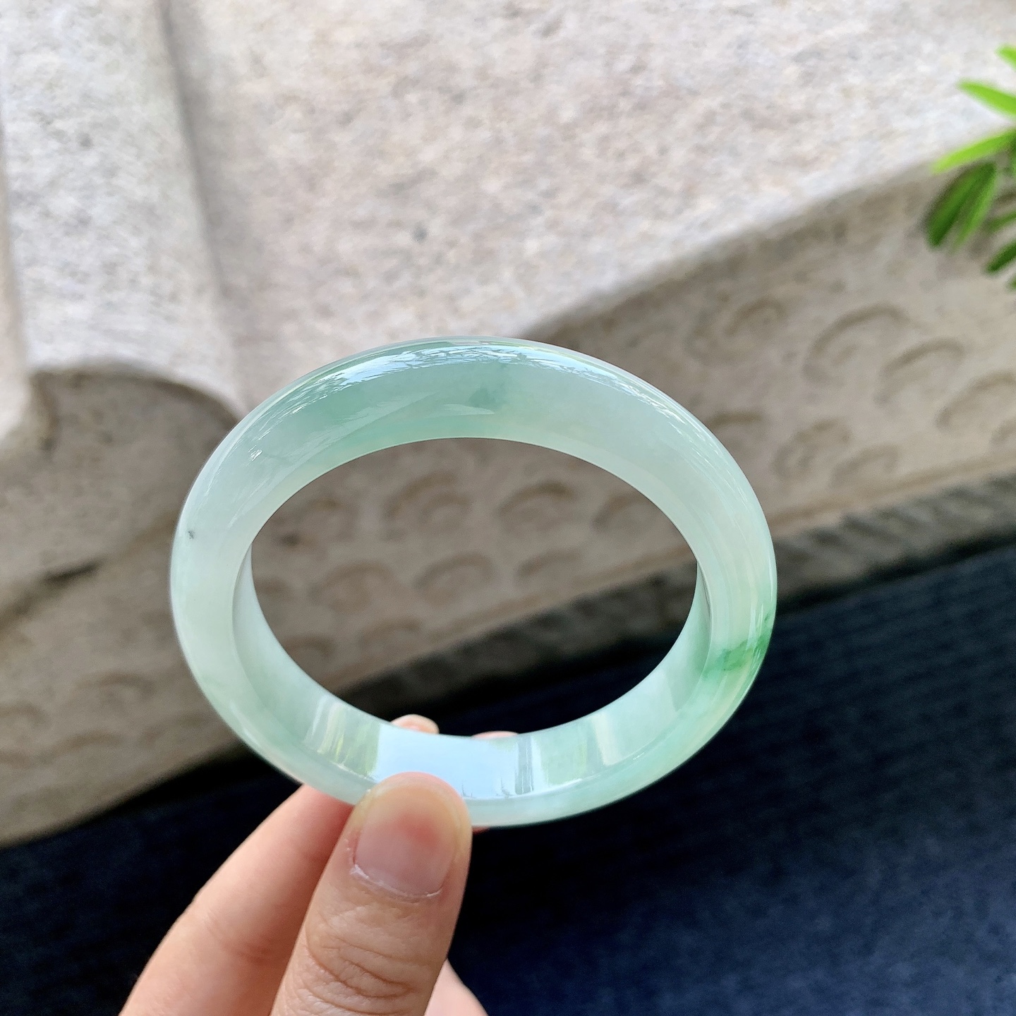 圆条55 56 圈口56/12/8.5 编码AD091305 细糯飘绿，水润，种老，细腻，无裂
