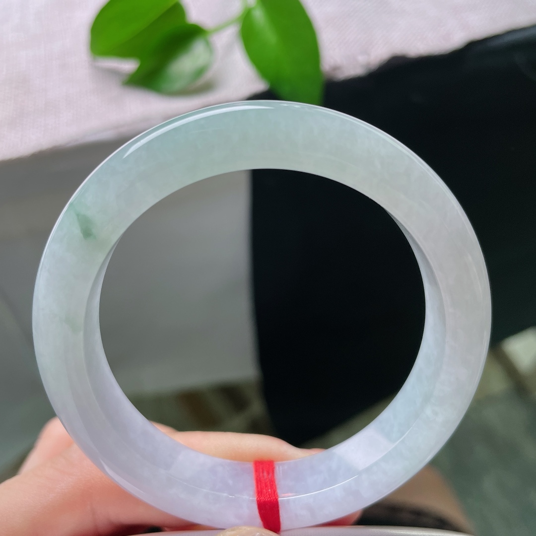 53.2/11.6/8.8，春彩正圈，色线，浅底飘绿衬肤柔和，花色不繁杂，日常佩戴清爽耐看，自带灵气