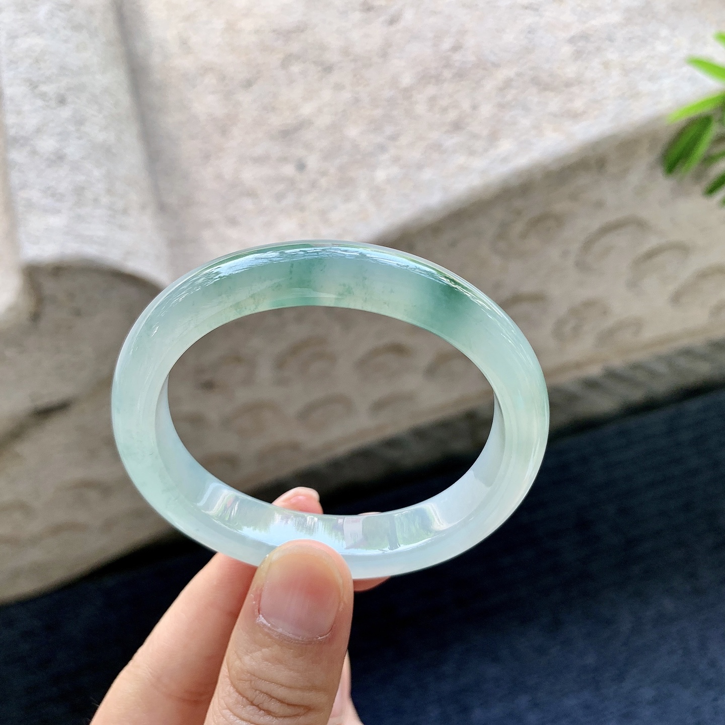 贵妃51 52 圈口52/44.7/7.5 编码T1091312 冰糯飘花，水润，种老，细腻，无裂