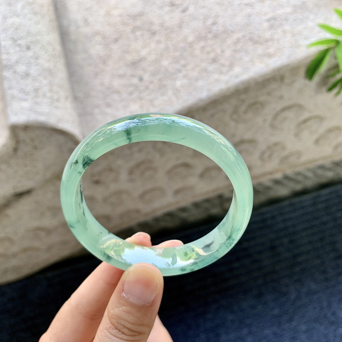 正圈53 54 圈口54.8/12.7/6.2 编码GL091338 糯冰飘花，水润，种老，细腻，打灯有纹线