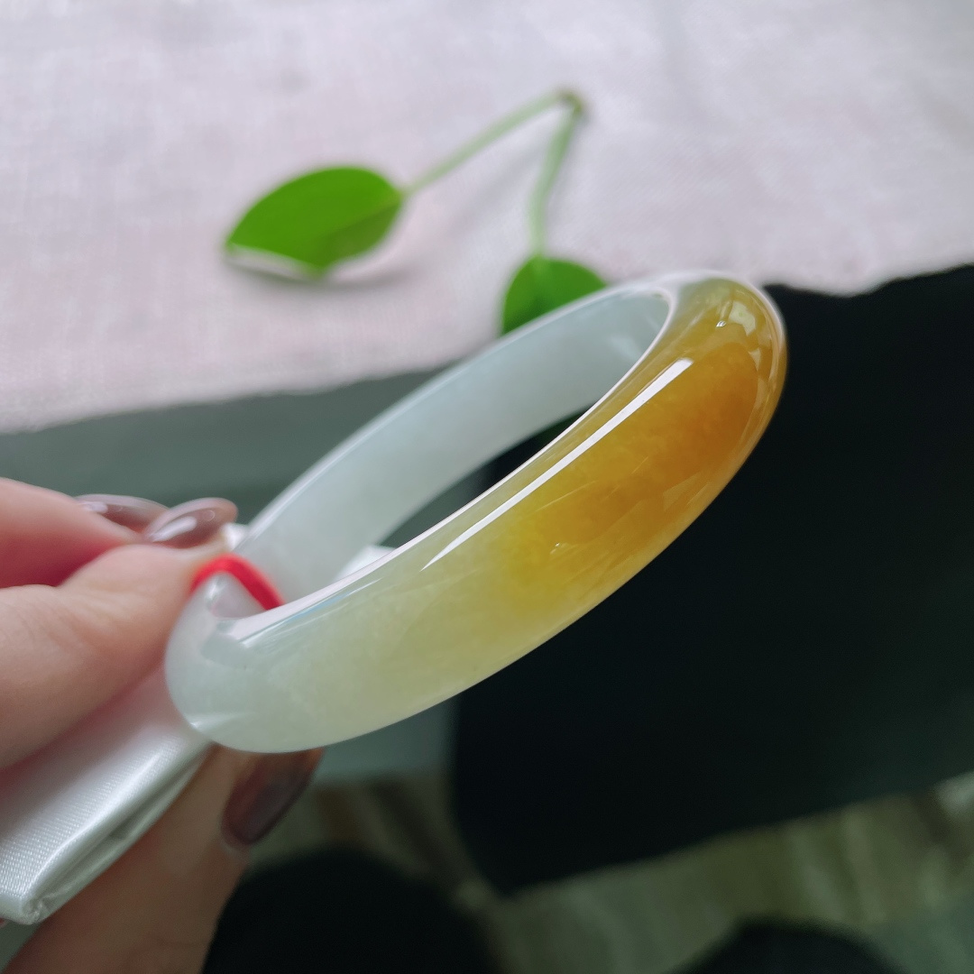 55.9/12.3/8.7，冰黄翡正圈，凝萃了秋阳的暖、清泉的透，是藏在玉石里的鎏金岁月。无裂，ss58992a