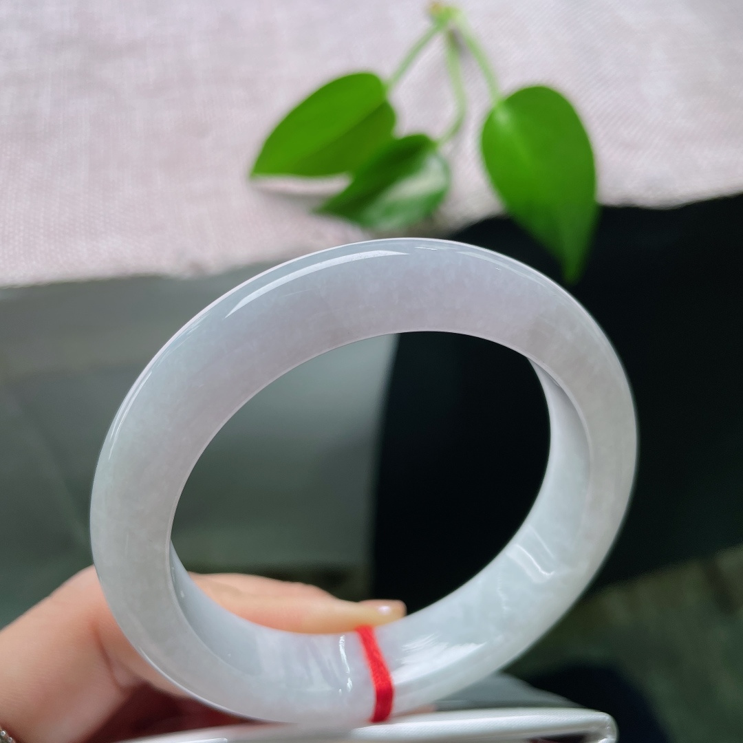 52.9/12.7/8.5，白月光正圈，晶体，通体素雅干净，不添浮华色彩，简约款式耐看，越戴越显温润。ss58788a