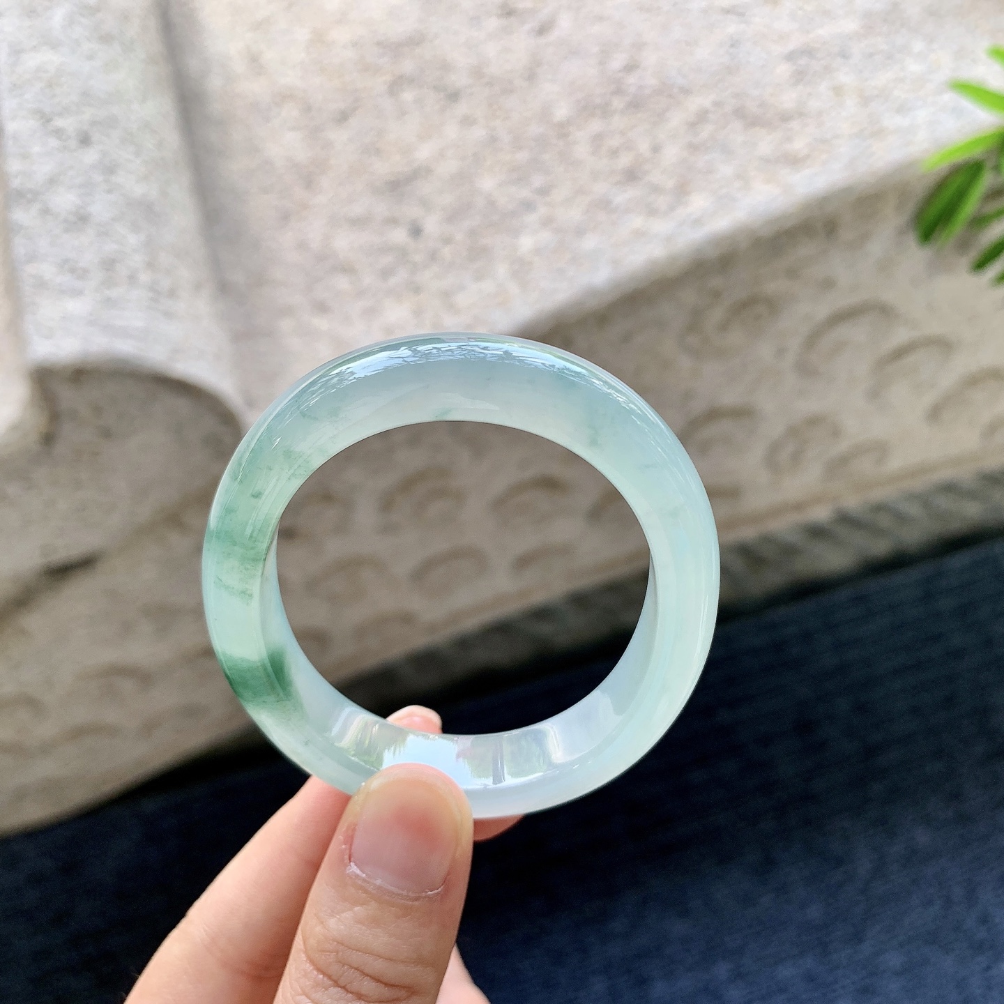 贵妃51 52 圈口52/44.7/7.5 编码T1091312 冰糯飘花，水润，种老，细腻，无裂