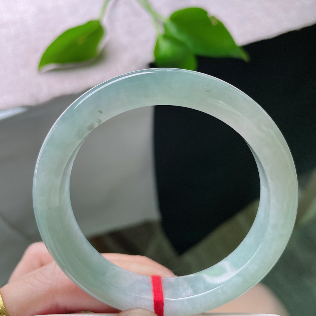 56.7/11.8/8.3，浅蓝底正圈，种老，柔润细腻，清冷蓝底，温柔又显贵。无裂，ss58911a