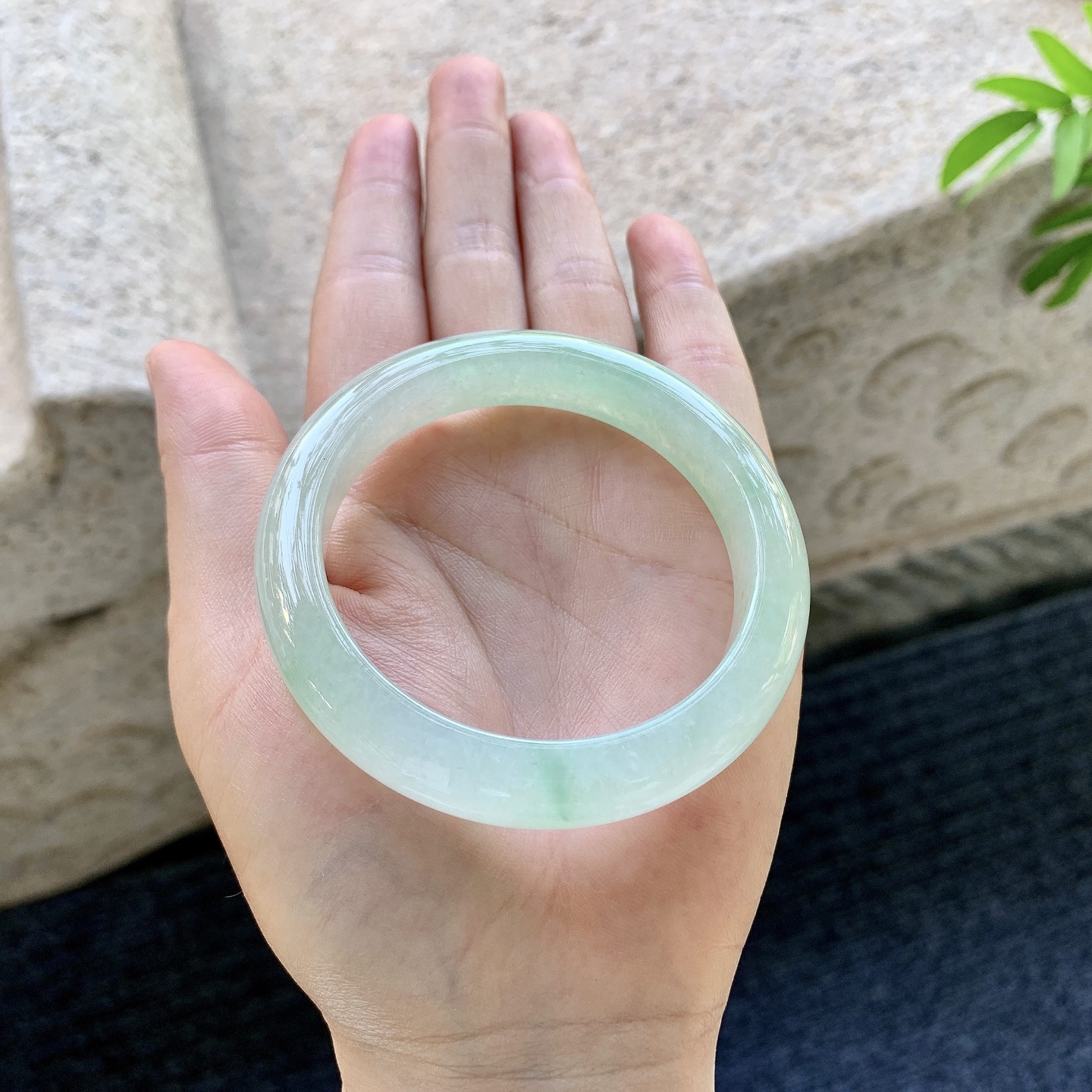 正圈52 53 圈口53.8/11.3/8.4 编码BA091330 糯冰飘绿，水润，种老，细腻，有纹线