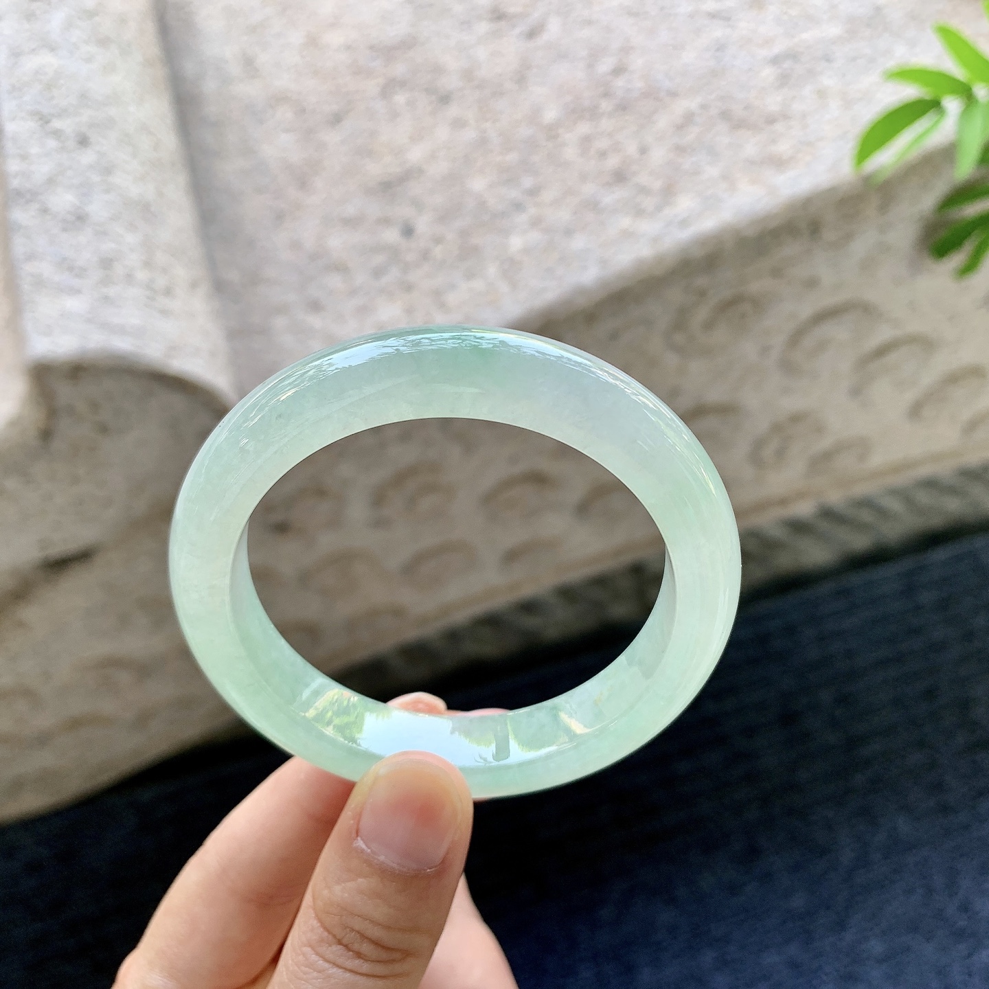 正圈52 53 圈口53.8/11.3/8.4 编码BA091330 糯冰飘绿，水润，种老，细腻，有纹线
