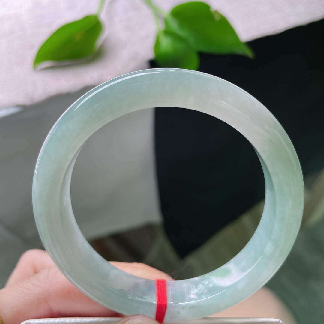 56.7/11.8/8.3，浅蓝底正圈，种老，柔润细腻，清冷蓝底，温柔又显贵。无裂，ss58911a