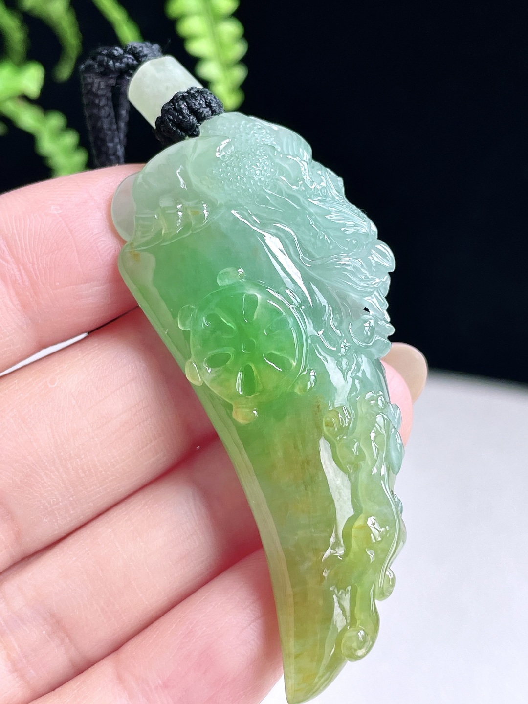冰黄加绿生肖龙龙牙吊坠, 无裂, 性比高, 超厚