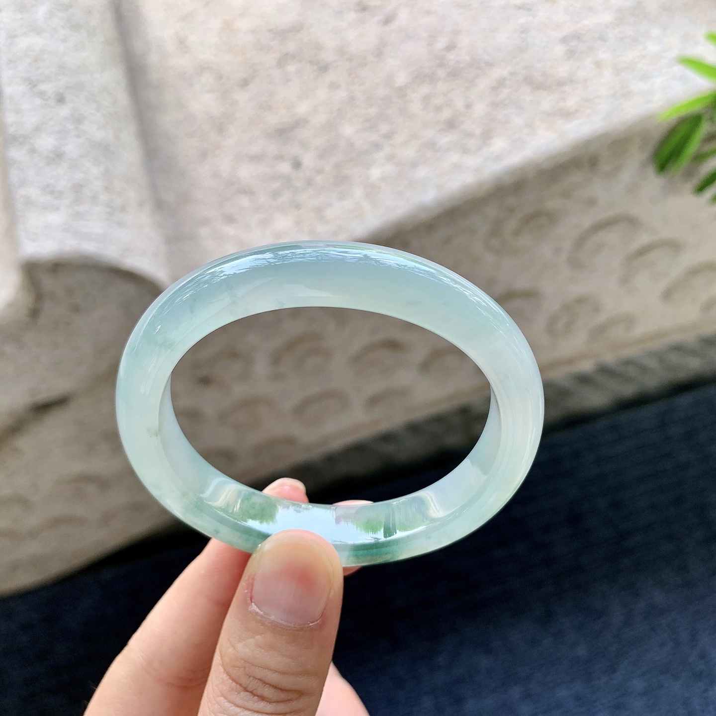 贵妃51 52 圈口52/44.7/7.5 编码T1091312 冰糯飘花，水润，种老，细腻，无裂