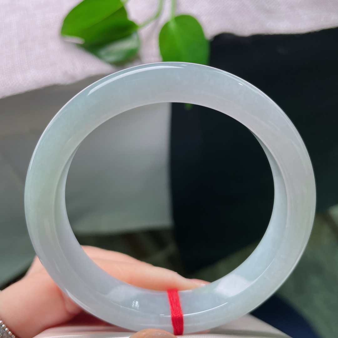 56.7/11.5/8.3，蓝底正圈，棉线，种水莹润有光，底色均匀柔和，经典正圈版型，上手温婉大方。ss58807a