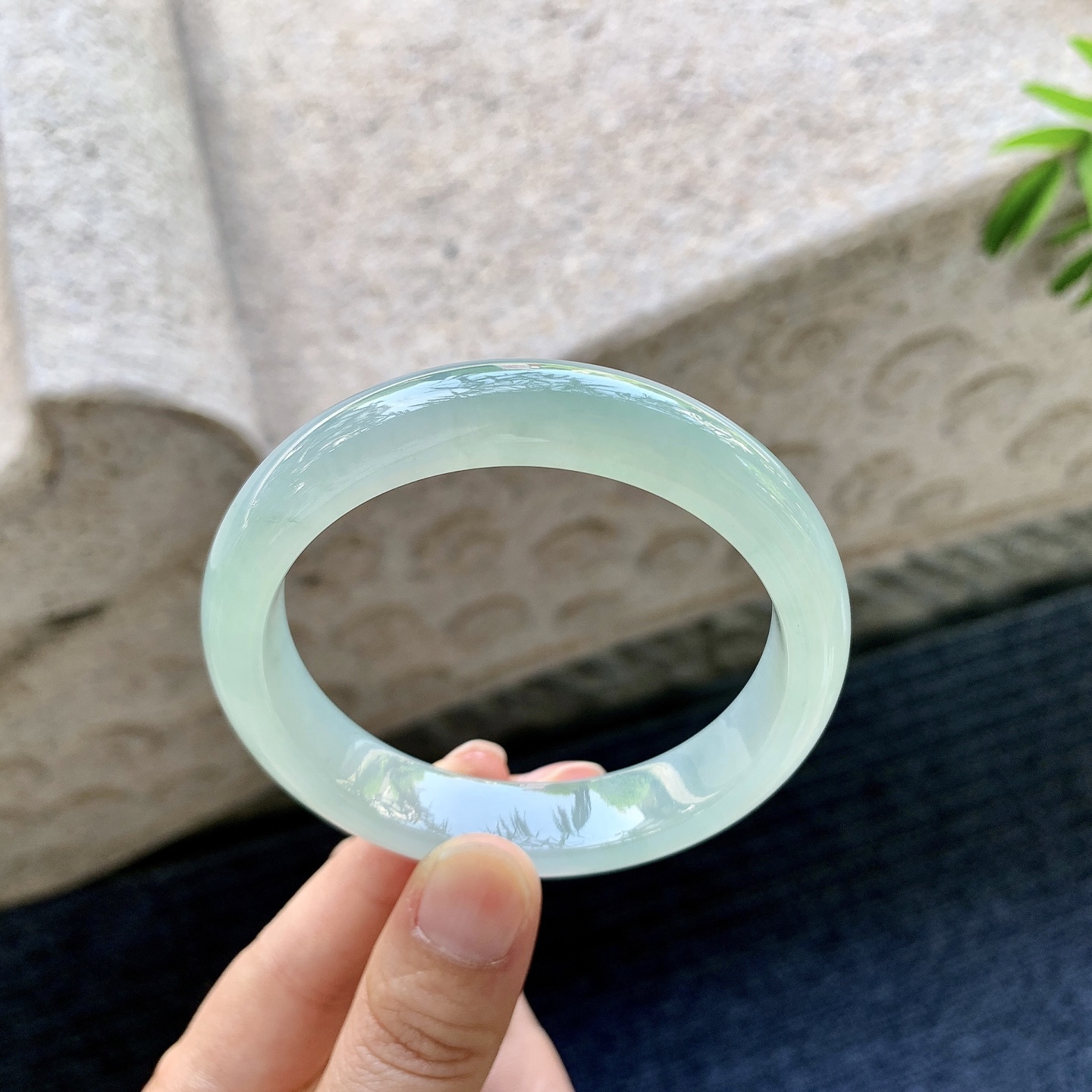 正圈55 56 圈口56/12.5/8 编码Q5091320 糯冰淡绿，水润，种老，细腻，无裂