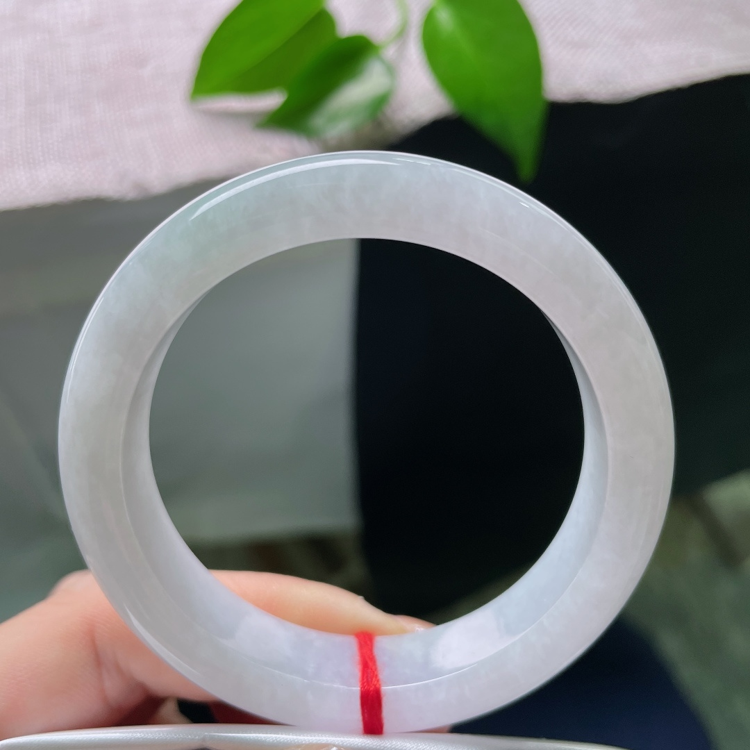 52.9/12.7/8.5，白月光正圈，晶体，通体素雅干净，不添浮华色彩，简约款式耐看，越戴越显温润