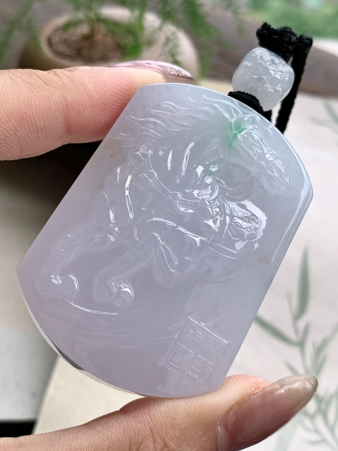 【裸石】️糯冰紫底生肖马飘绿花马上成功吊坠【说明】缅甸 性比高 超厚 飘花【尺寸】54.3-39.4-11.7【重量】63克