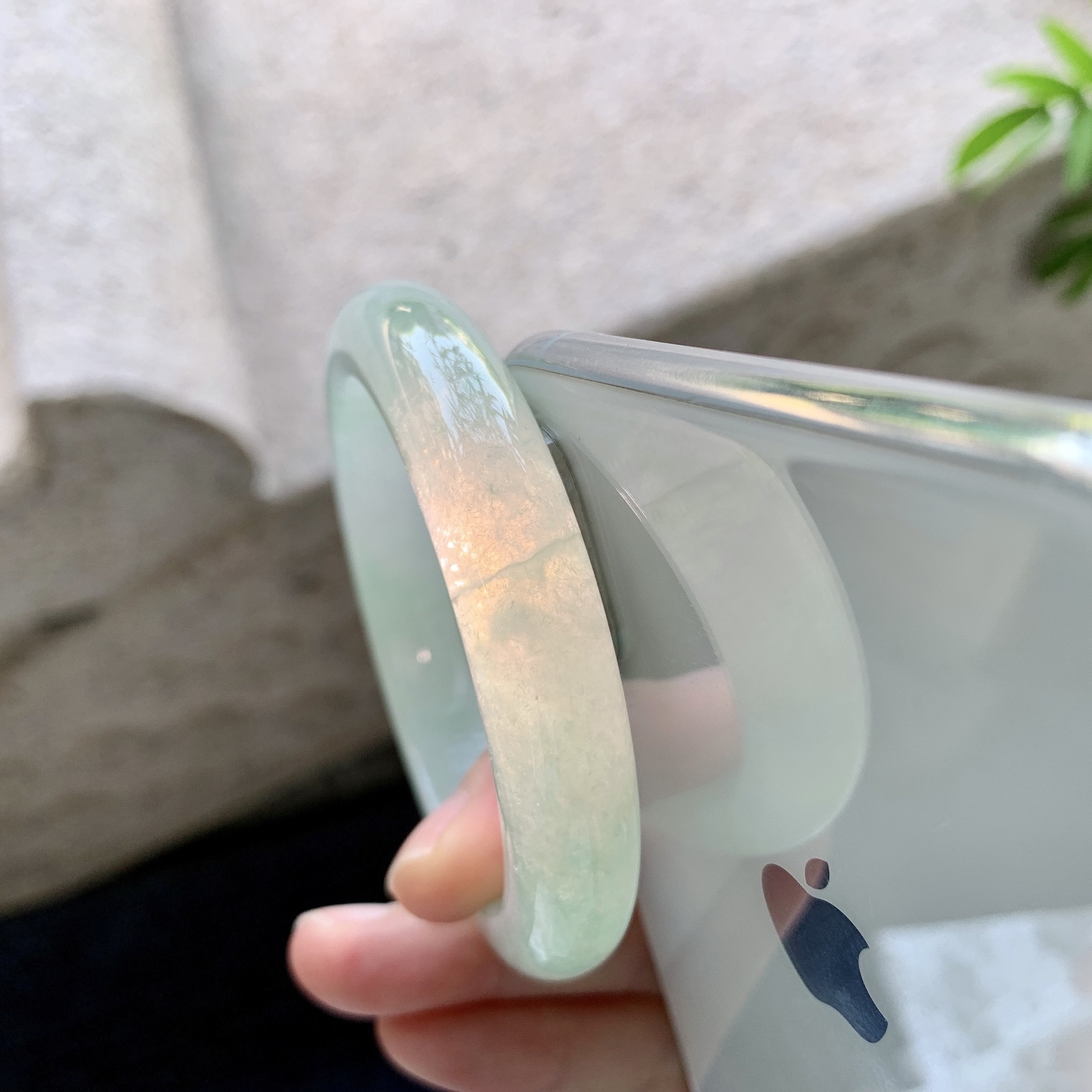 正圈52 53 圈口53.8/11.3/8.4 编码BA091330 糯冰飘绿，水润，种老，细腻，有纹线
