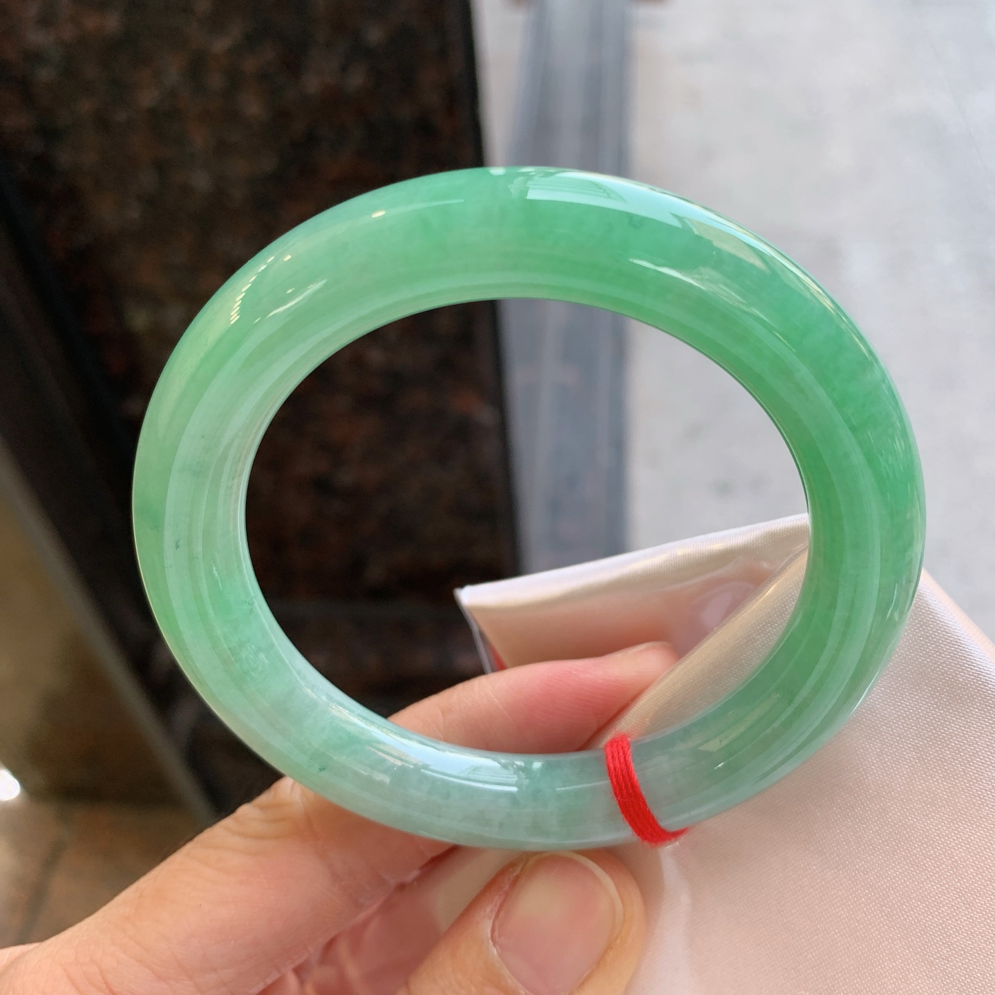 圆条飘绿 表皮微瑕疵 版型好
