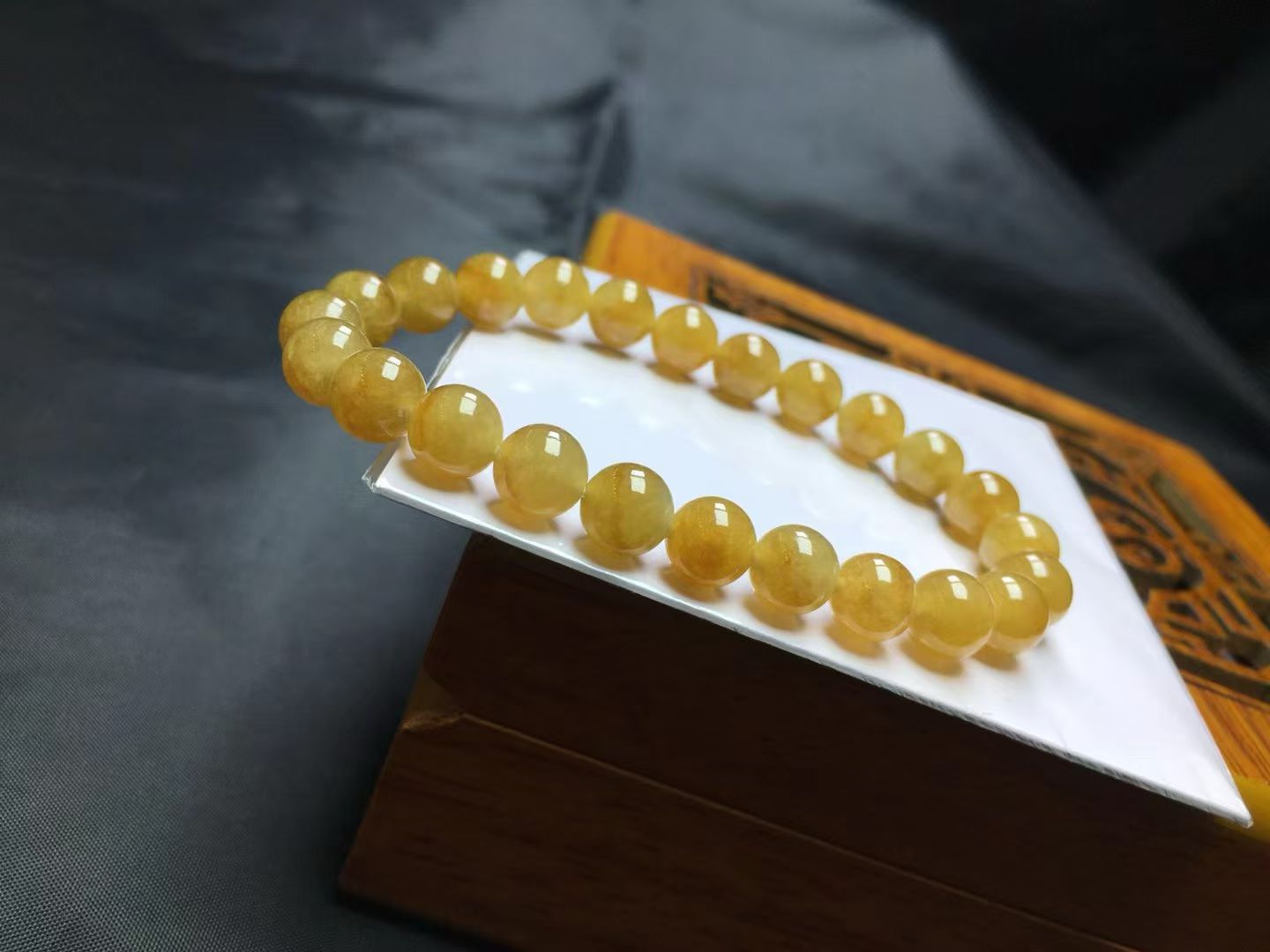 ️ 黄翡手链，卡7.9～7.7mm，24颗，种好，玉质细腻，均匀，色浓，颗颗精选