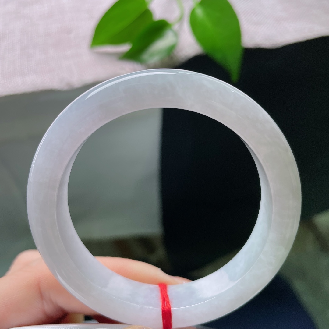 52.9/12.7/8.5，白月光正圈，晶体，通体素雅干净，不添浮华色彩，简约款式耐看，越戴越显温润。ss58788a
