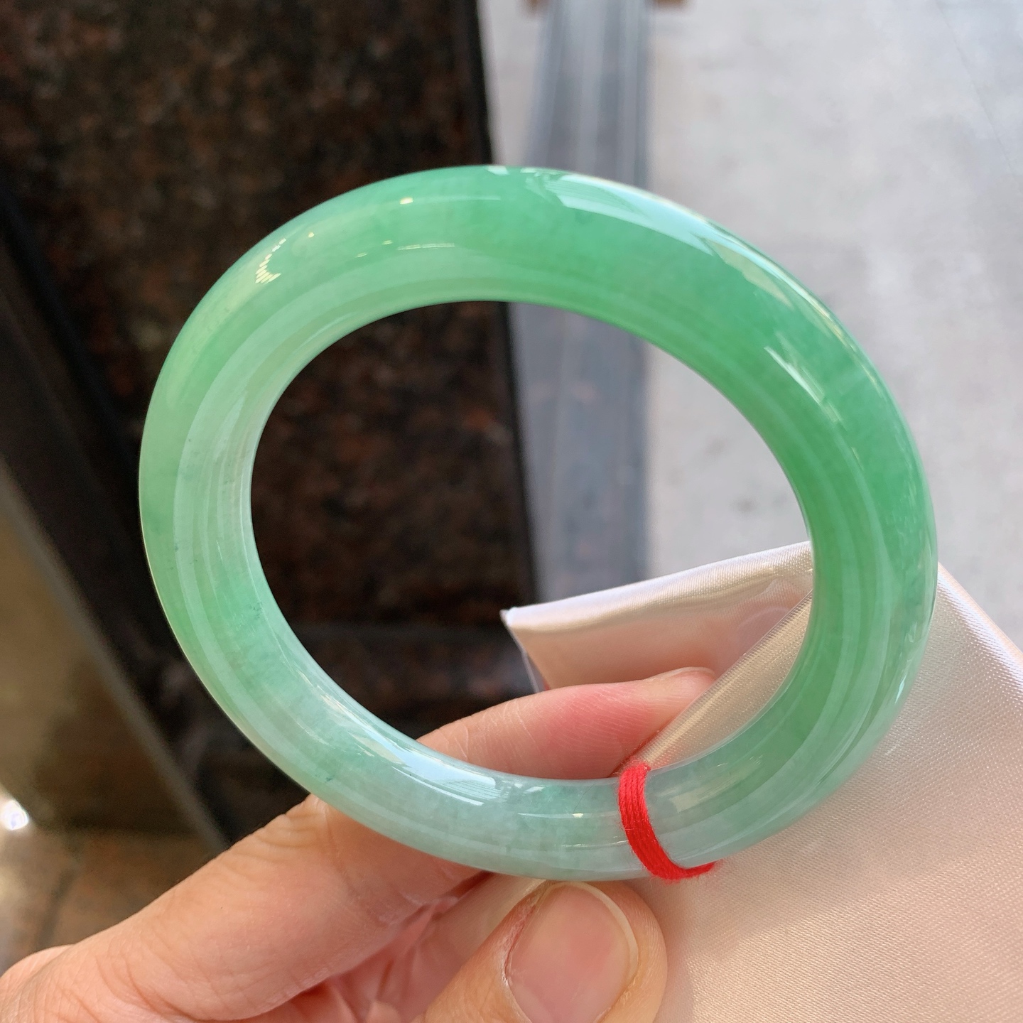 圆条飘绿 表皮微瑕疵 版型好