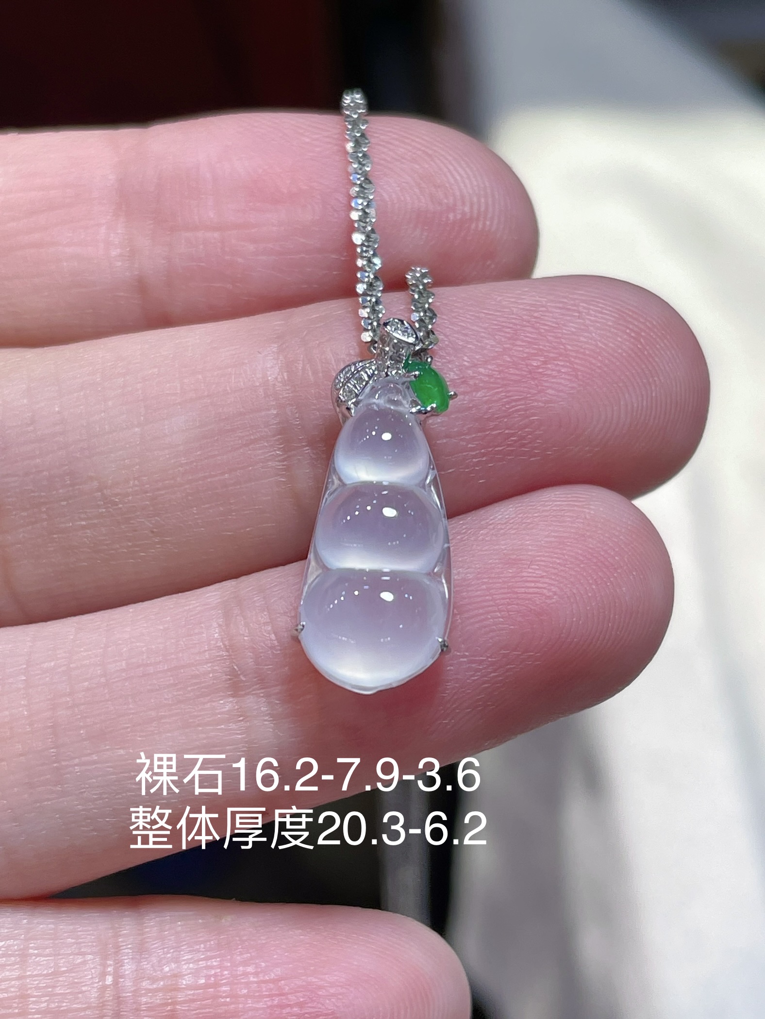 ️ 天然翡翠A货冰种福豆吊坠，  很纯很冰，料子够厚装 无裂，18k真金镶嵌，16.2-7.9-3