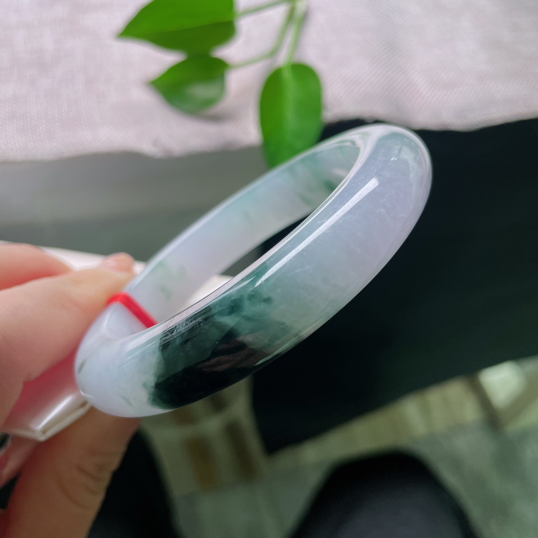 59/13/10.8，飘花正圈，皮纹，飘逸的飘花随性散落在紫底之上，花型舒展自然，如同水墨落笔，写意又鲜活。ss59029a