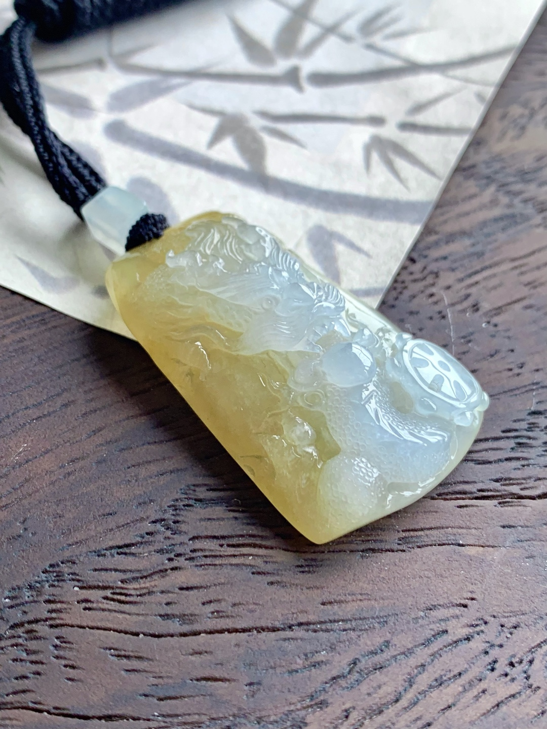 【裸石】🫧冰飘黄翡生肖龙龙牌吊坠 【说明】缅甸 性比高 超厚 【尺寸】45.8-27-12 【重量】27.3克