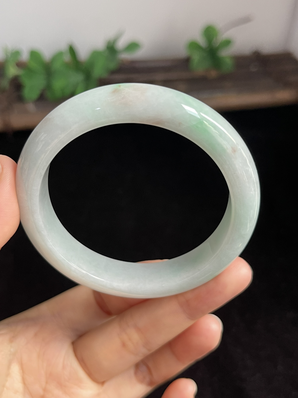 正圈53.5圈口，翡翠糯化种飘绿手镯