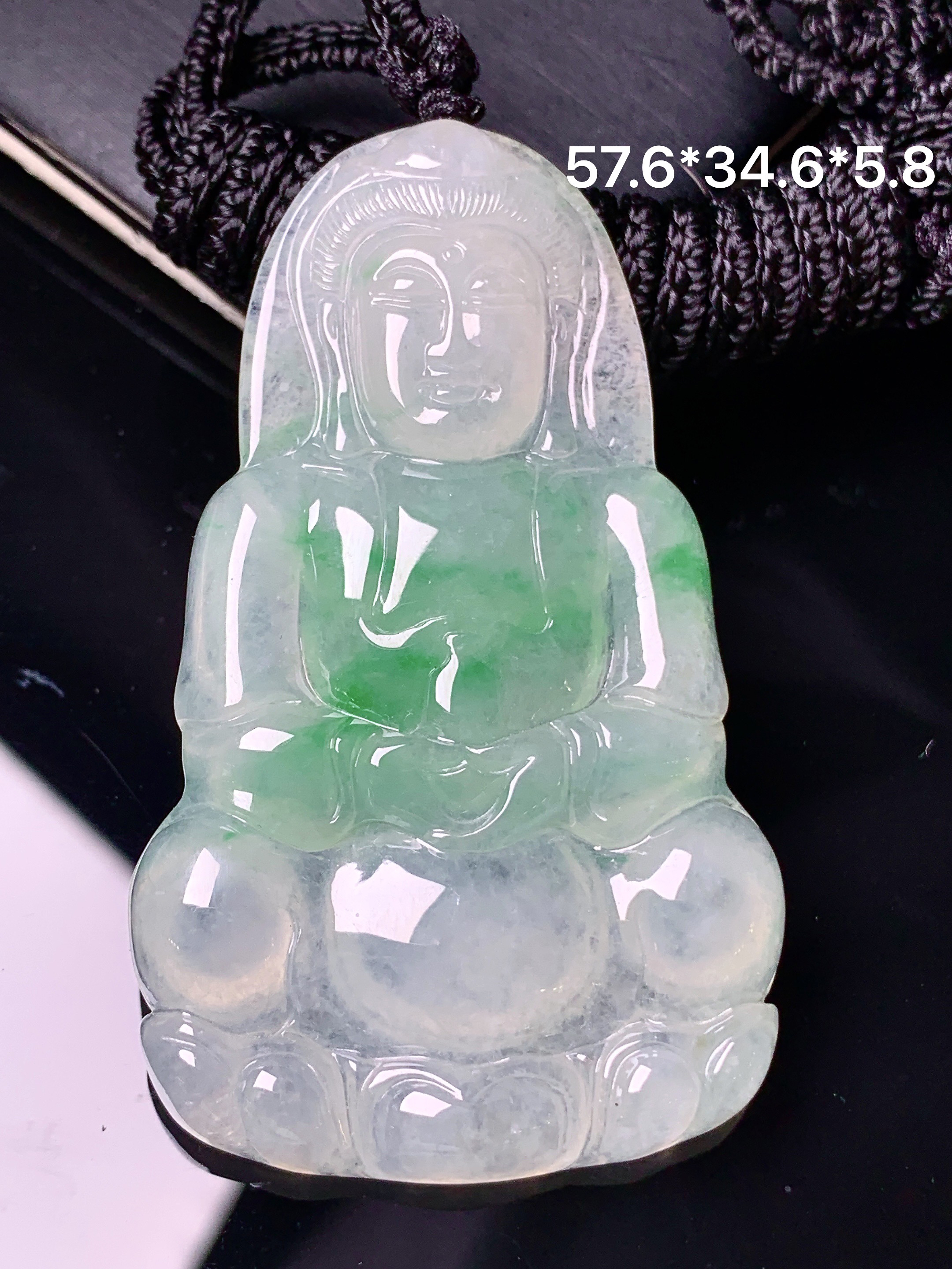 飘绿观音菩萨吊坠 玉质细腻 色泽艳丽清新 水润亮眼 整体尺寸57.6*34.6*5.8 x3