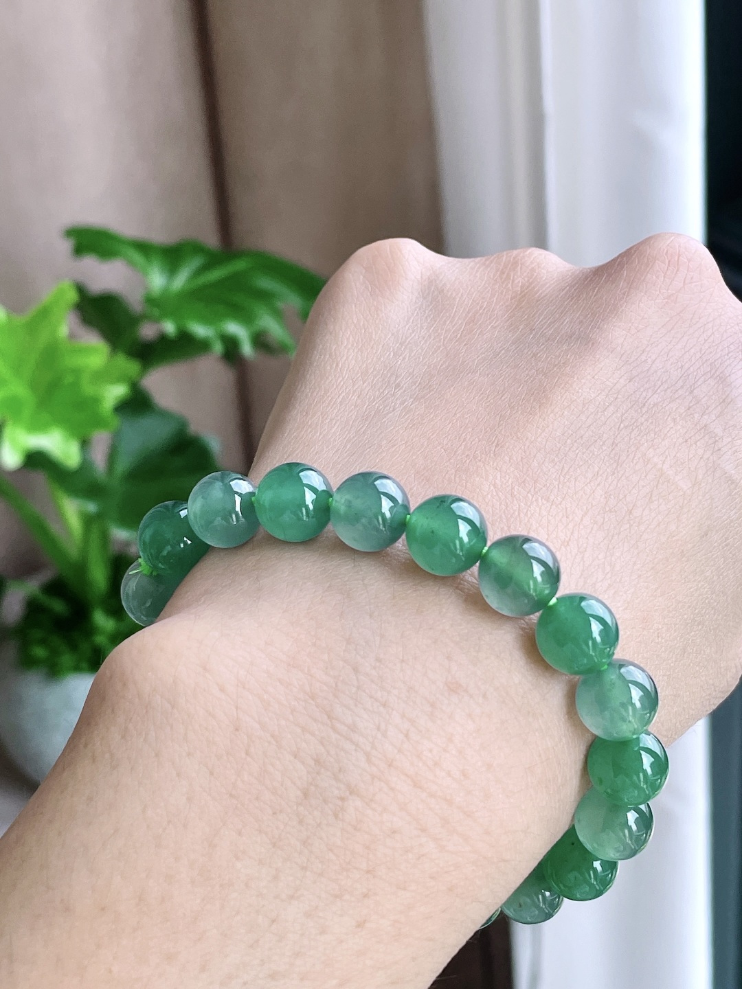 【珠子】冰晴绿手串圆珠珠子手串 【说明】 性比高 老蓝水 【尺寸】9.8mm 【重量】33.8克