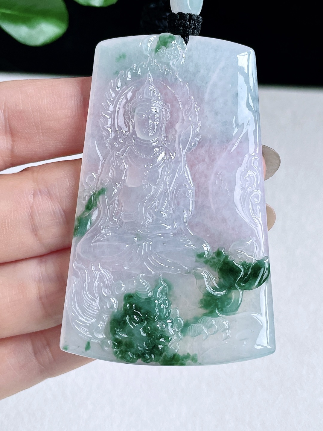 【裸石】冰飘绿花文殊观音牌吊坠 【说明】缅甸 无裂 性比高 飘花 【尺寸】69.2-45-5.6 【重量】40.6克