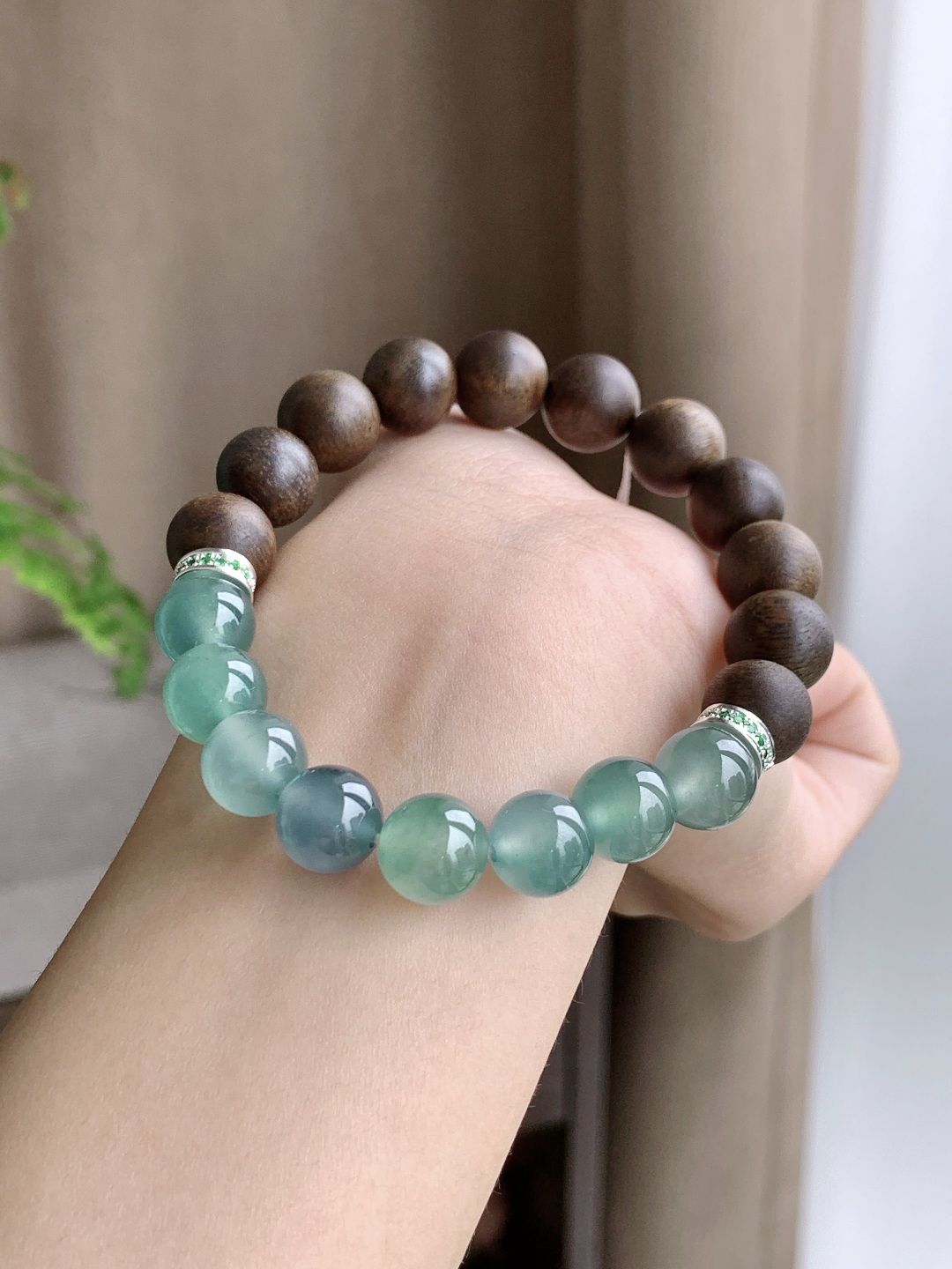 【珠子】冰晴绿手串圆珠子手串 【说明】 性比高 老蓝水 【尺寸】9.6mm 【重量】22.3克