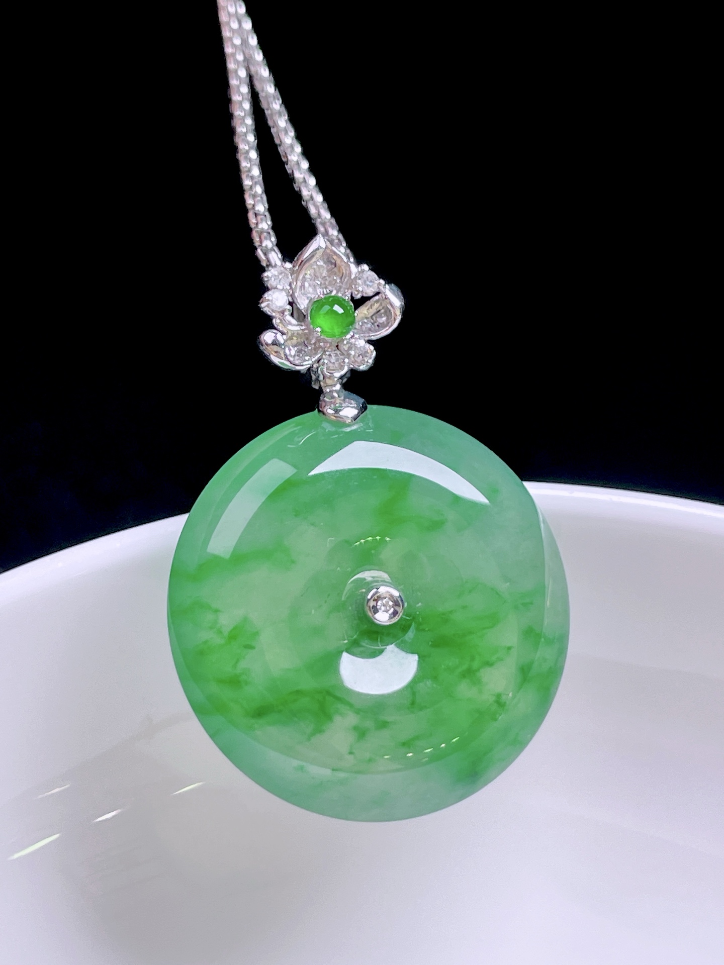️ 冰种绿花平安扣 花色灵动，种老水润，18k金镶嵌 整体：29.6 裸石：21/5.8