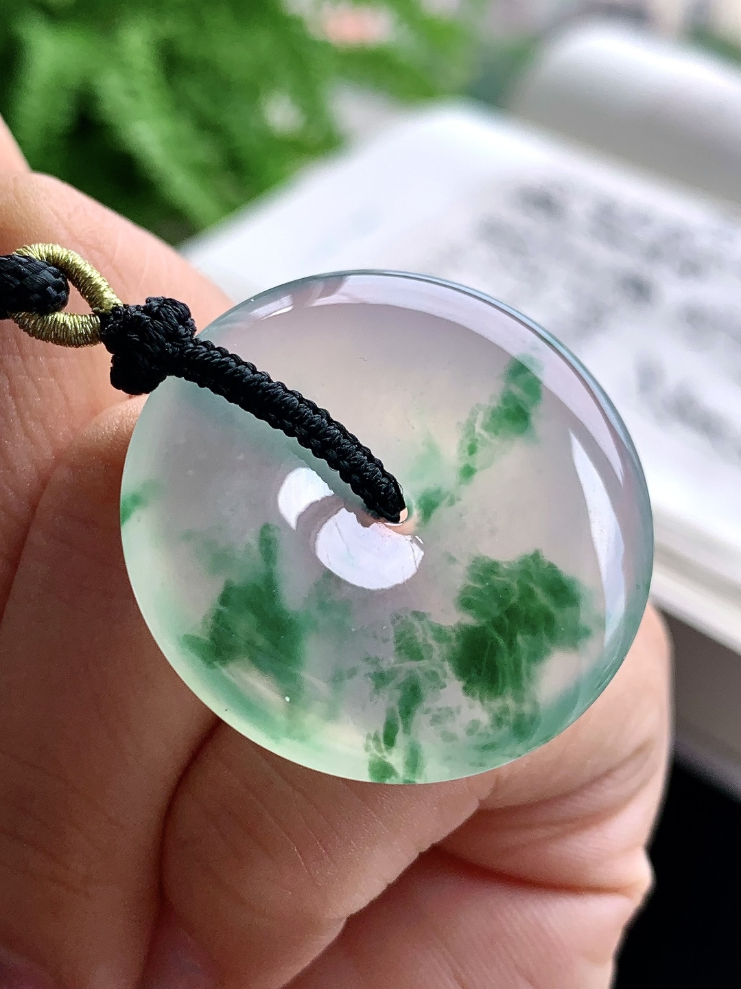 【裸石】️冰种飘绿花平安扣吊坠 【说明】缅甸 性比高 飘花 【尺寸】32.3-5.7 【重量】16.4克